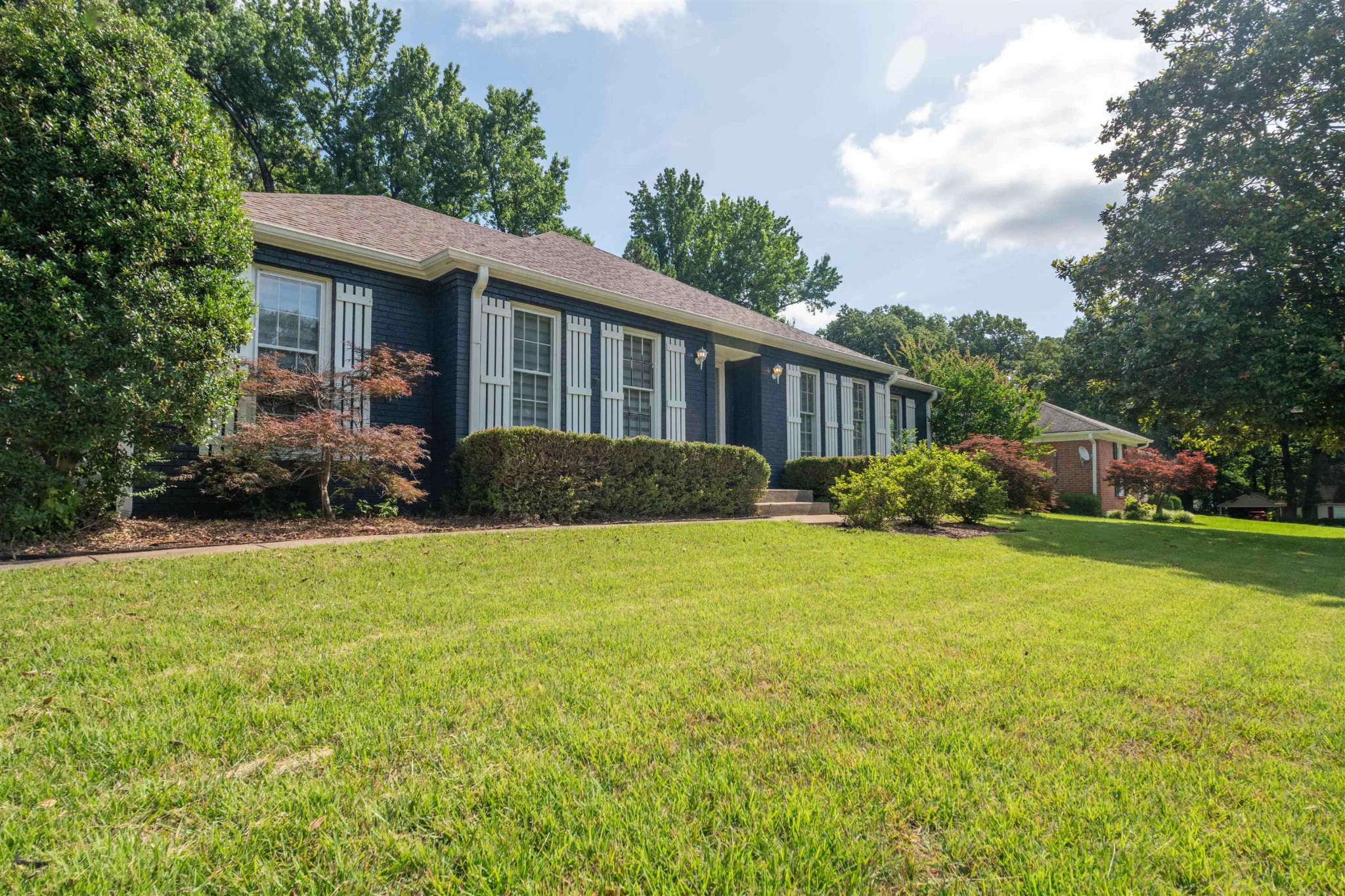 6102 SUGAR TREE DR