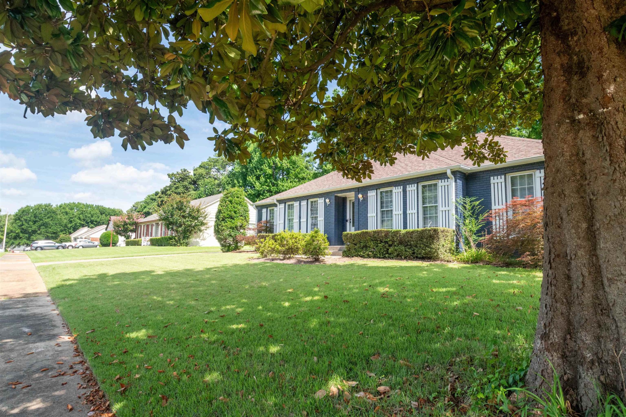 6102 SUGAR TREE DR