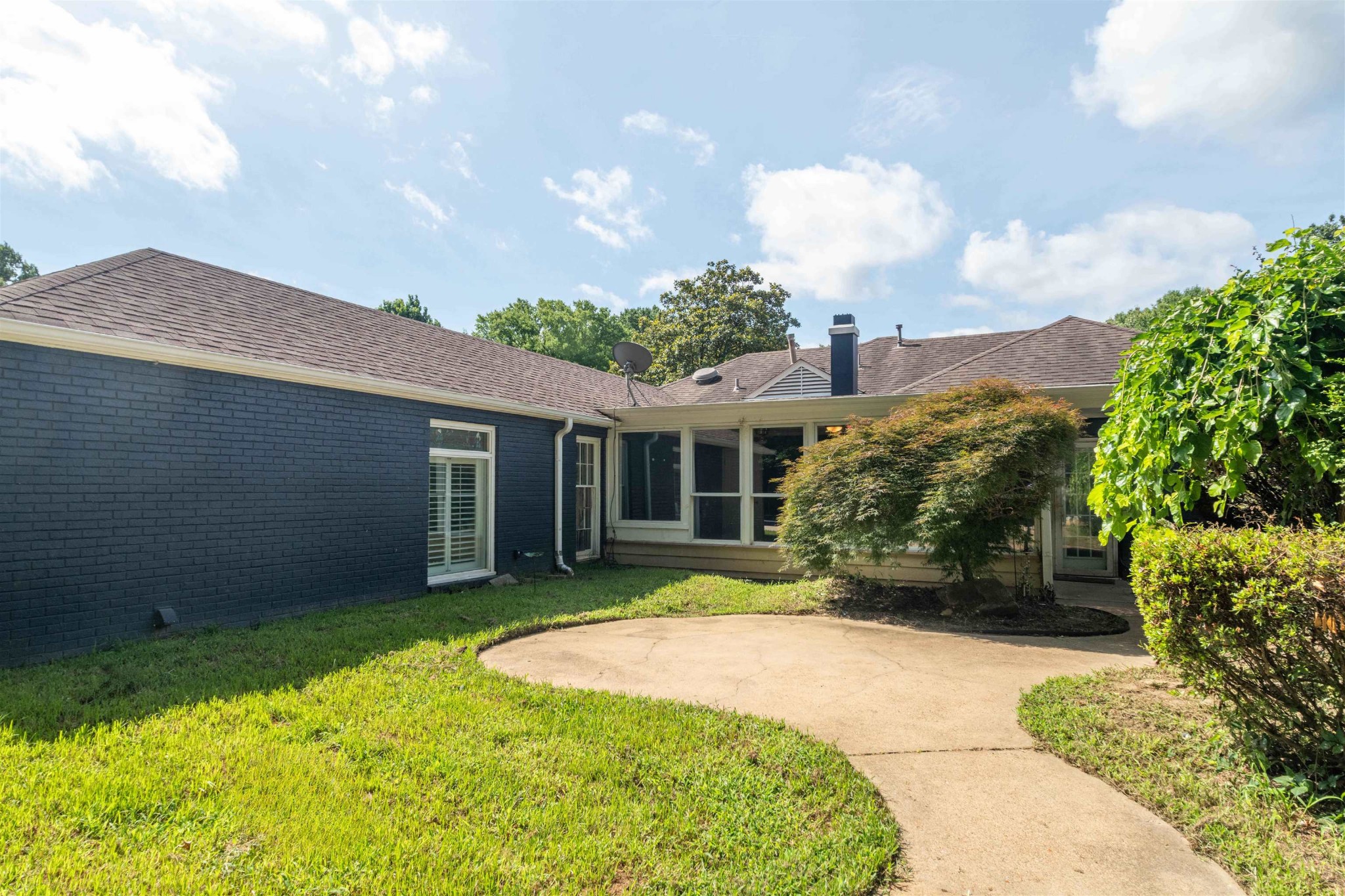 6102 SUGAR TREE DR