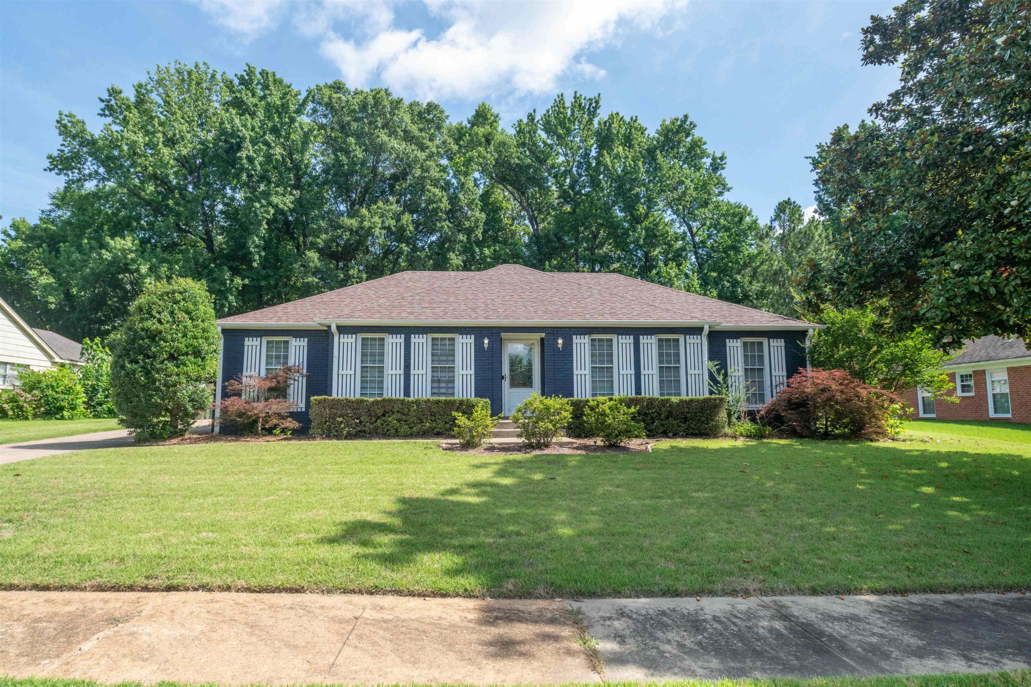 6102 SUGAR TREE DR