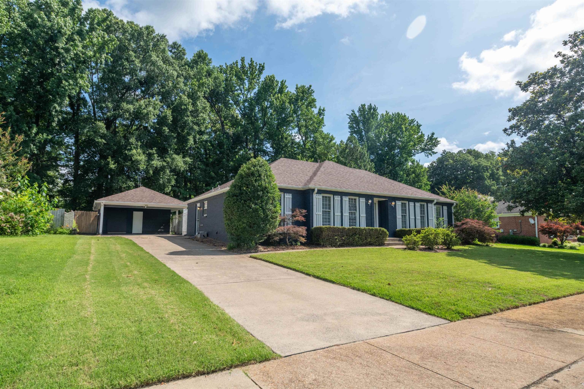 6102 SUGAR TREE DR