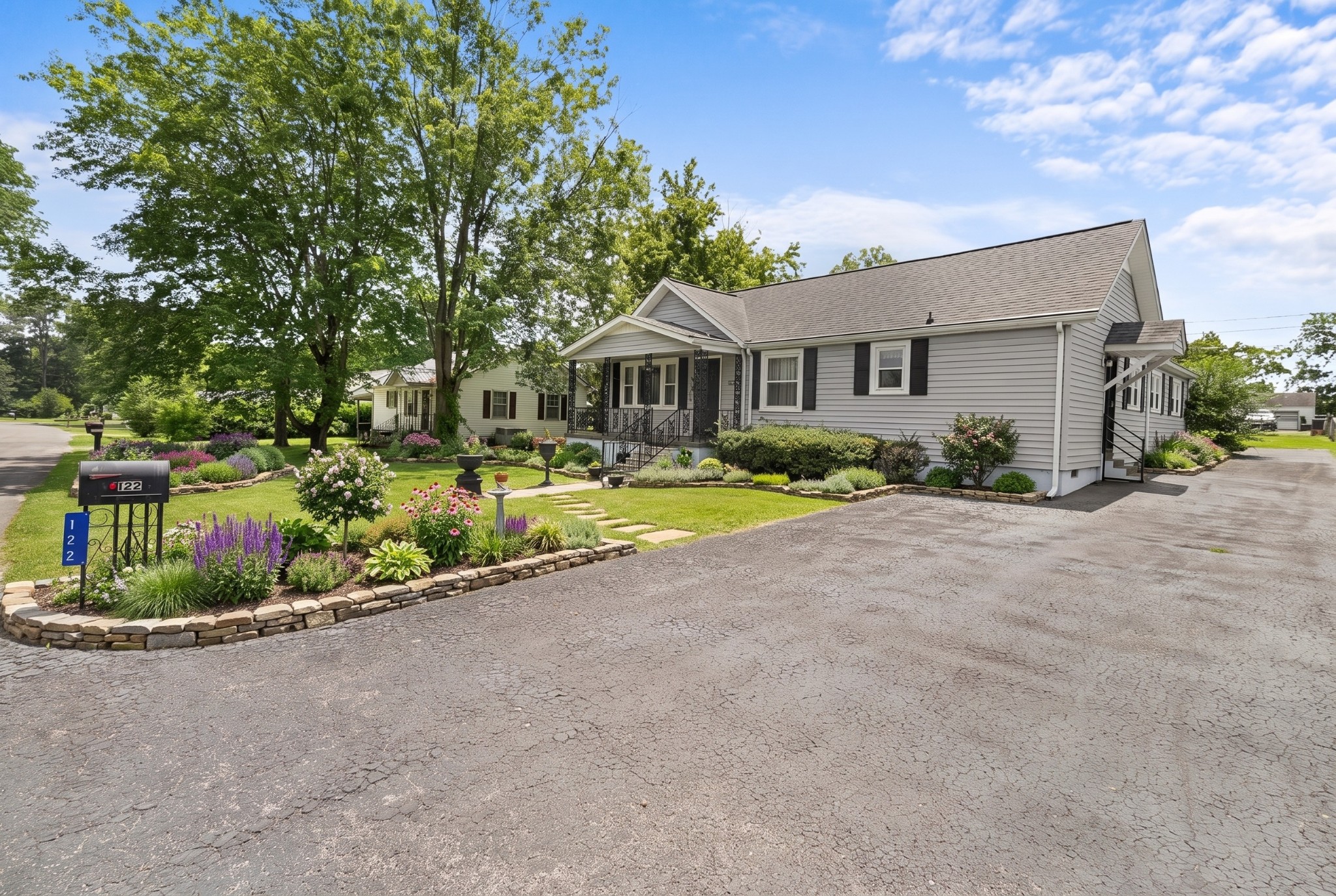 122 Anderson Dr
