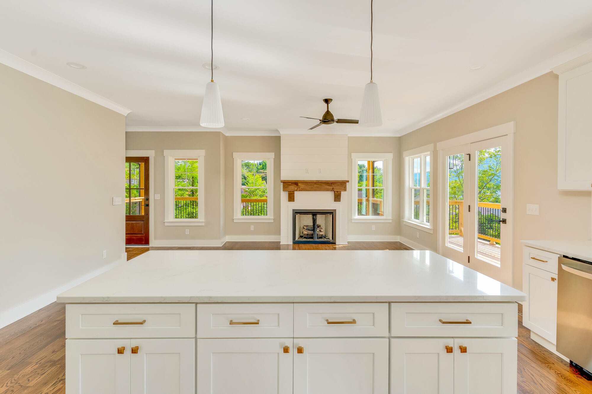 613 W View Road