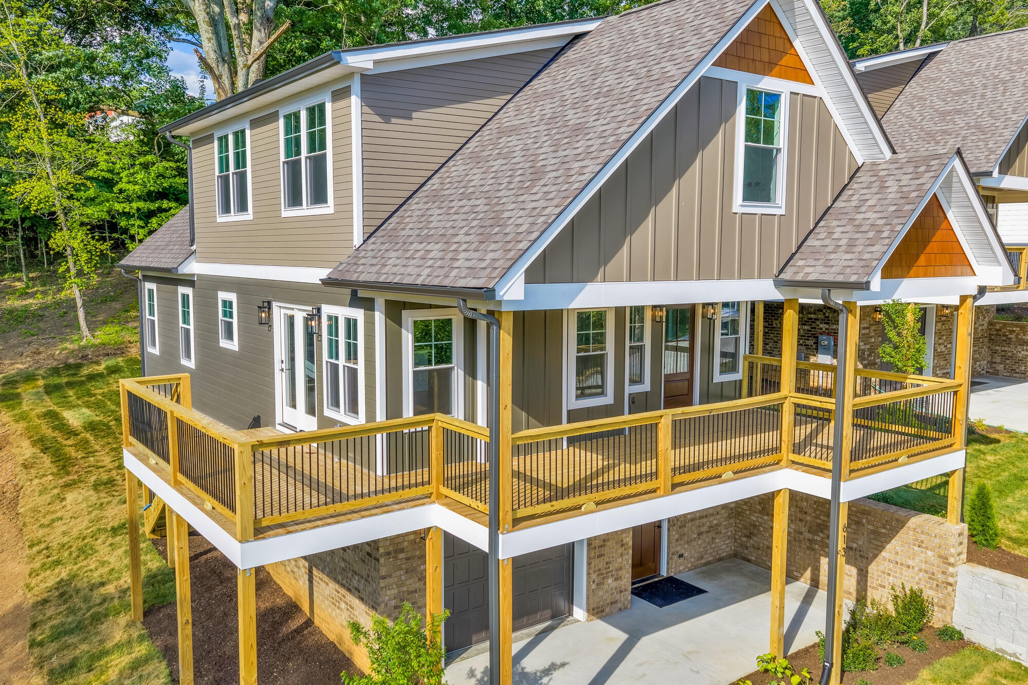 613 W View Road