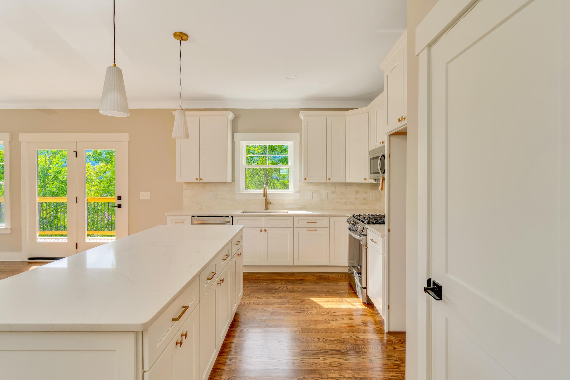 613 W View Road