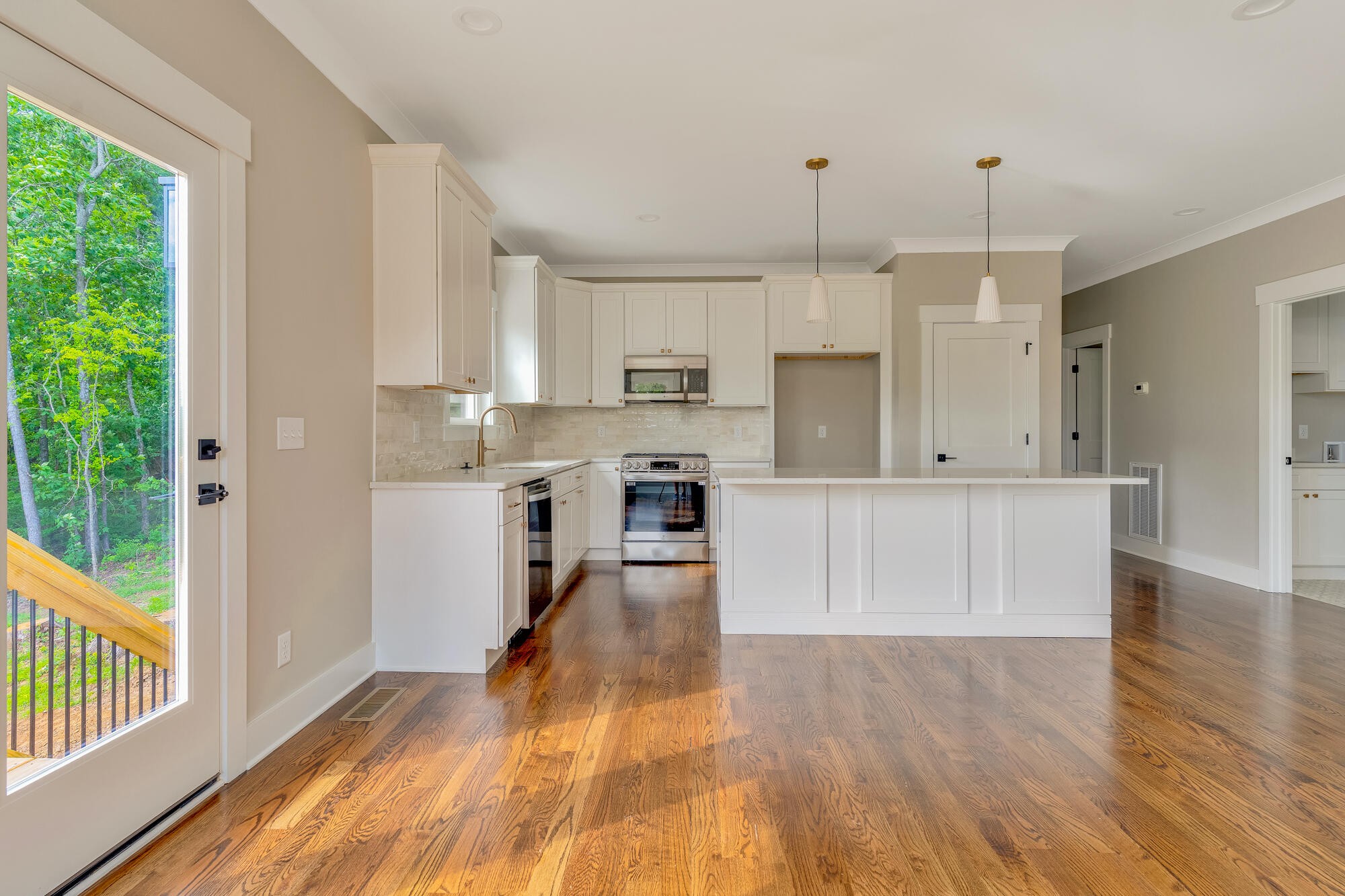 613 W View Road