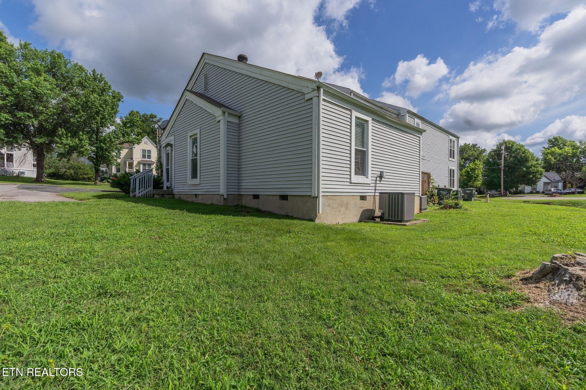 912 Rachels Place