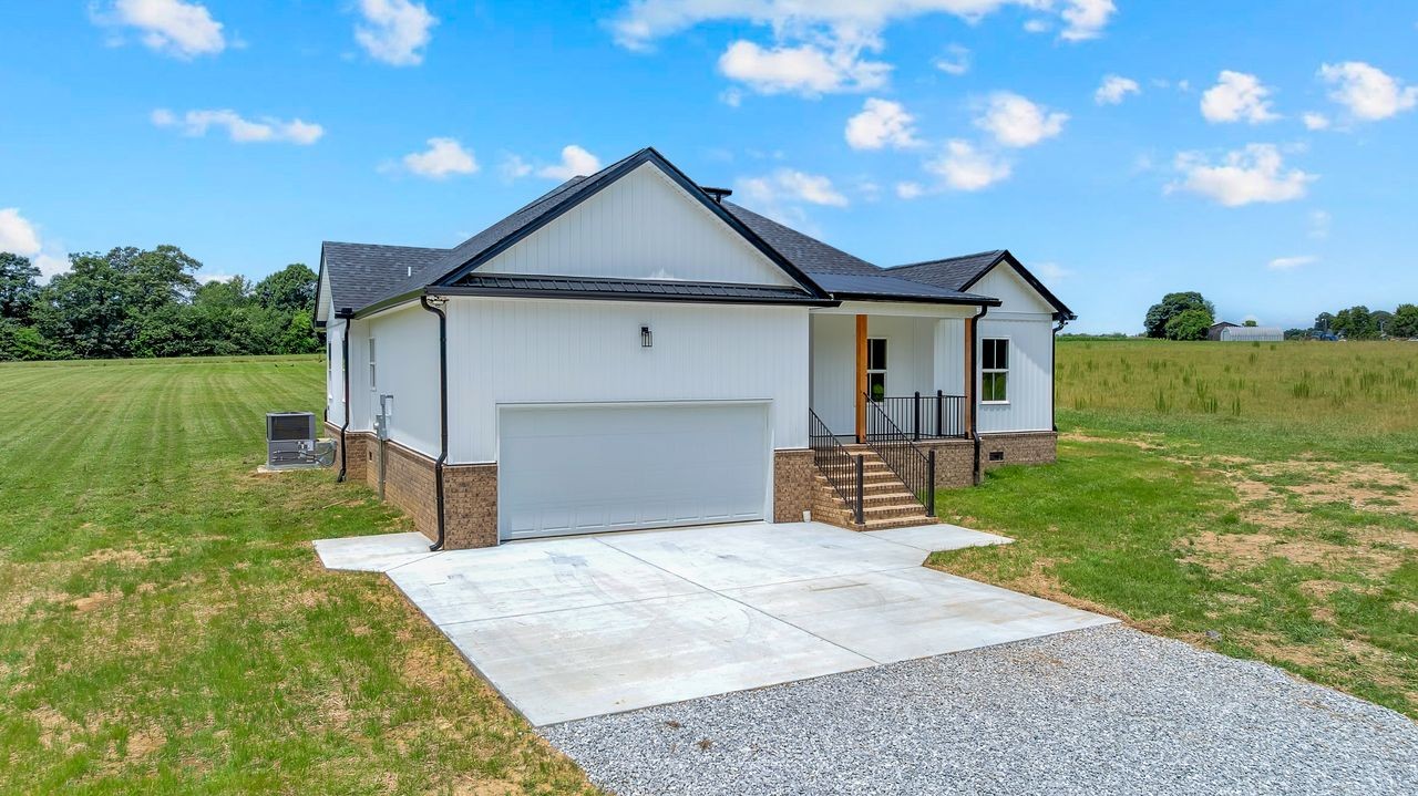 84 Meadowood Ln