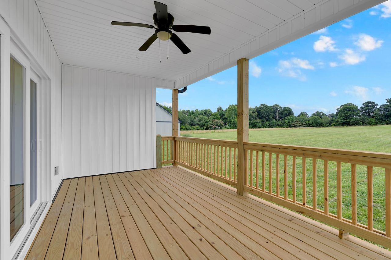 84 Meadowood Ln