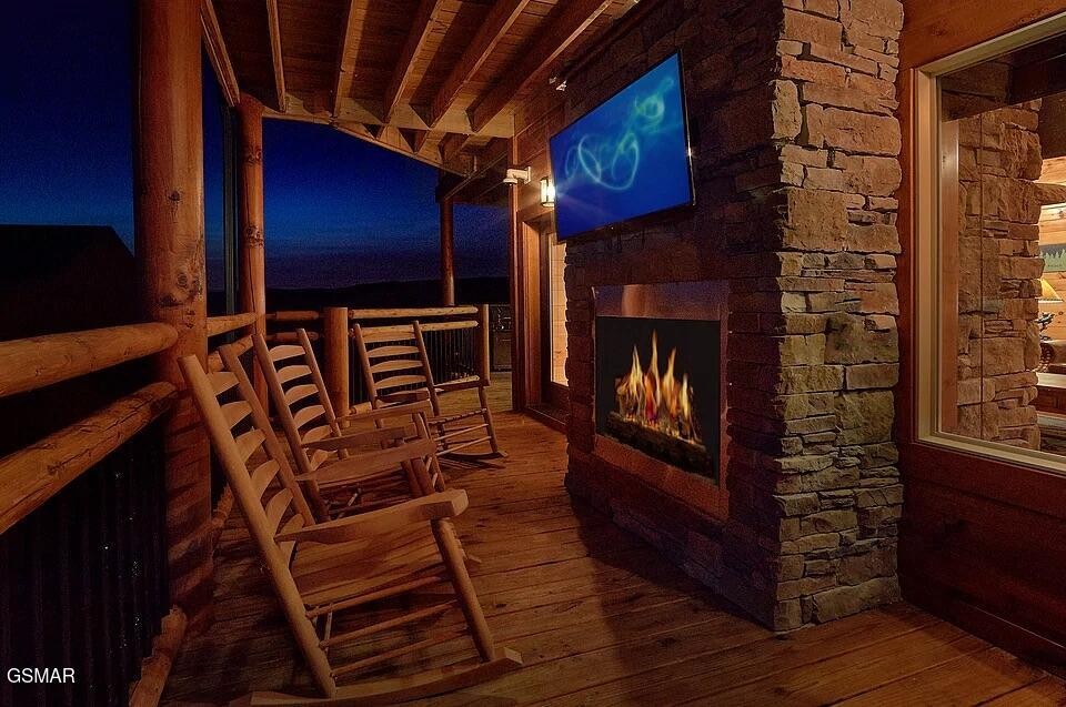 3286 Lonesome Pine Way