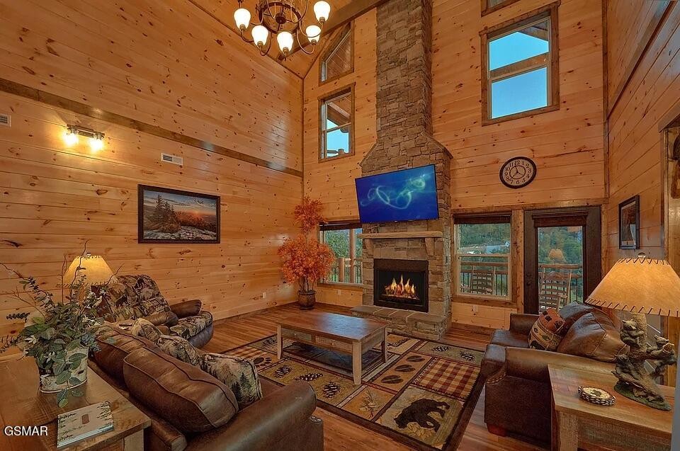 3286 Lonesome Pine Way