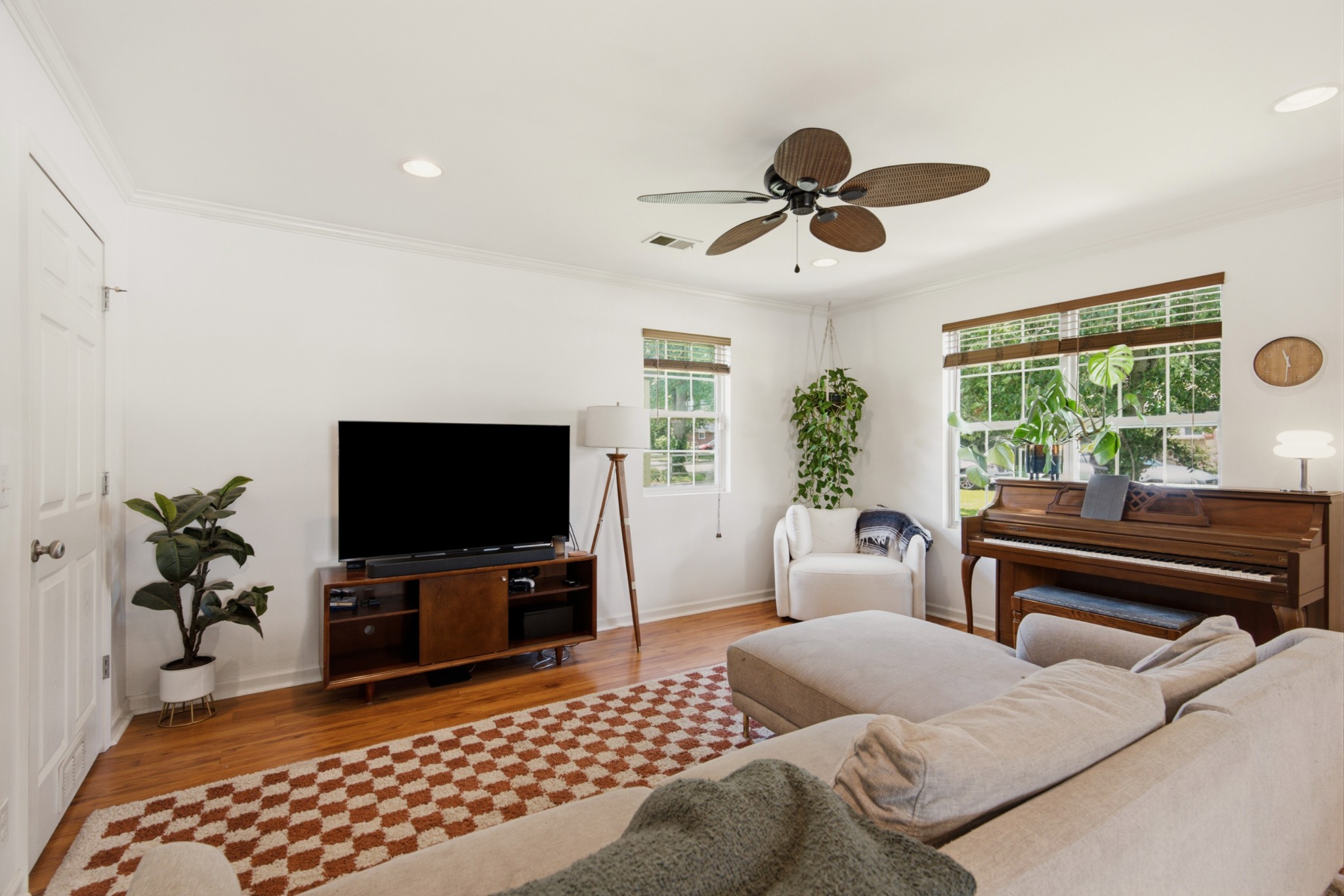 208 East Ave