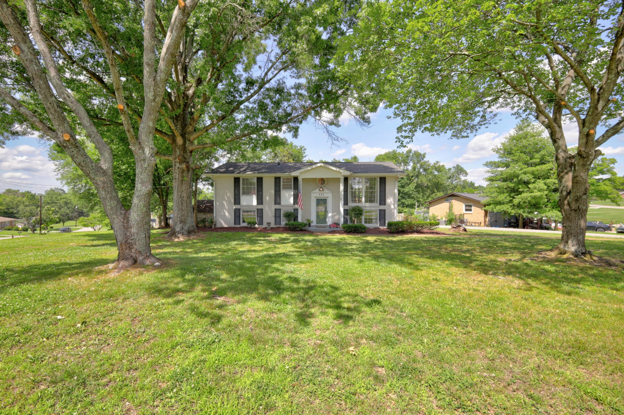 101 Hillside Dr