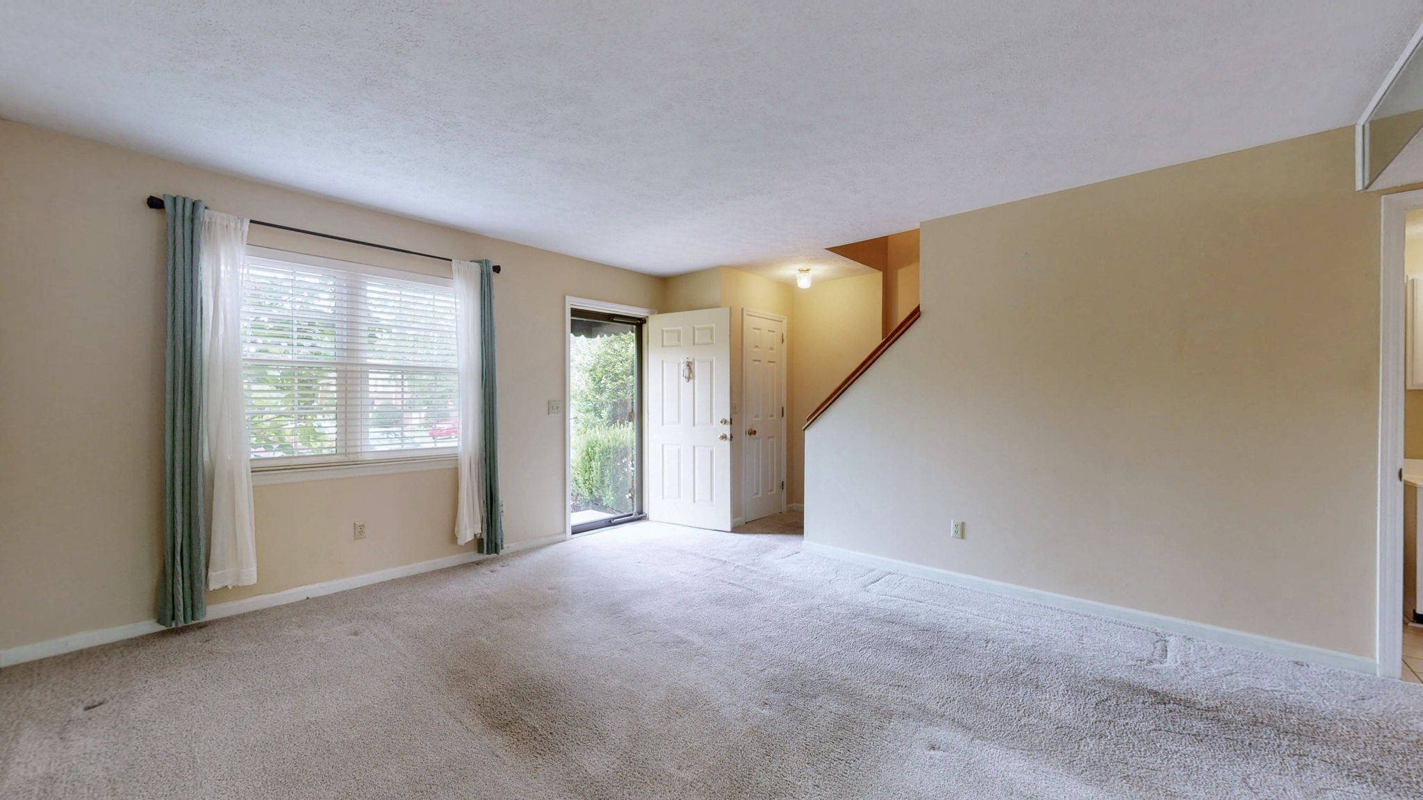 102 Thistle Ln
