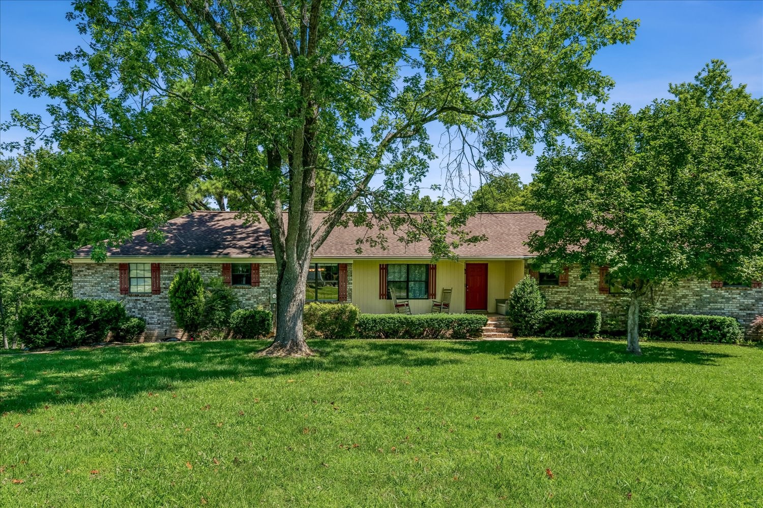 305 Tanglewood Dr