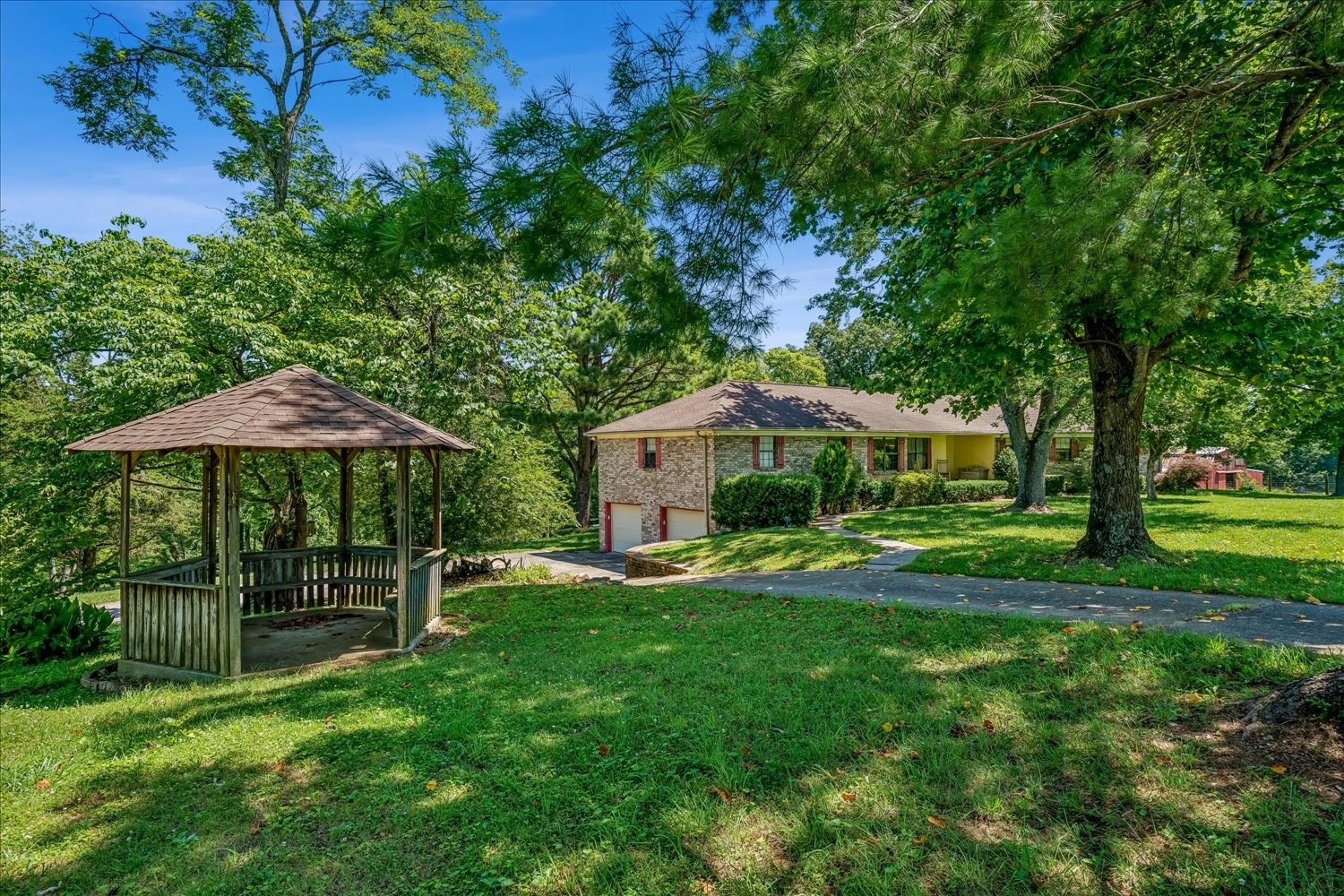 305 Tanglewood Dr