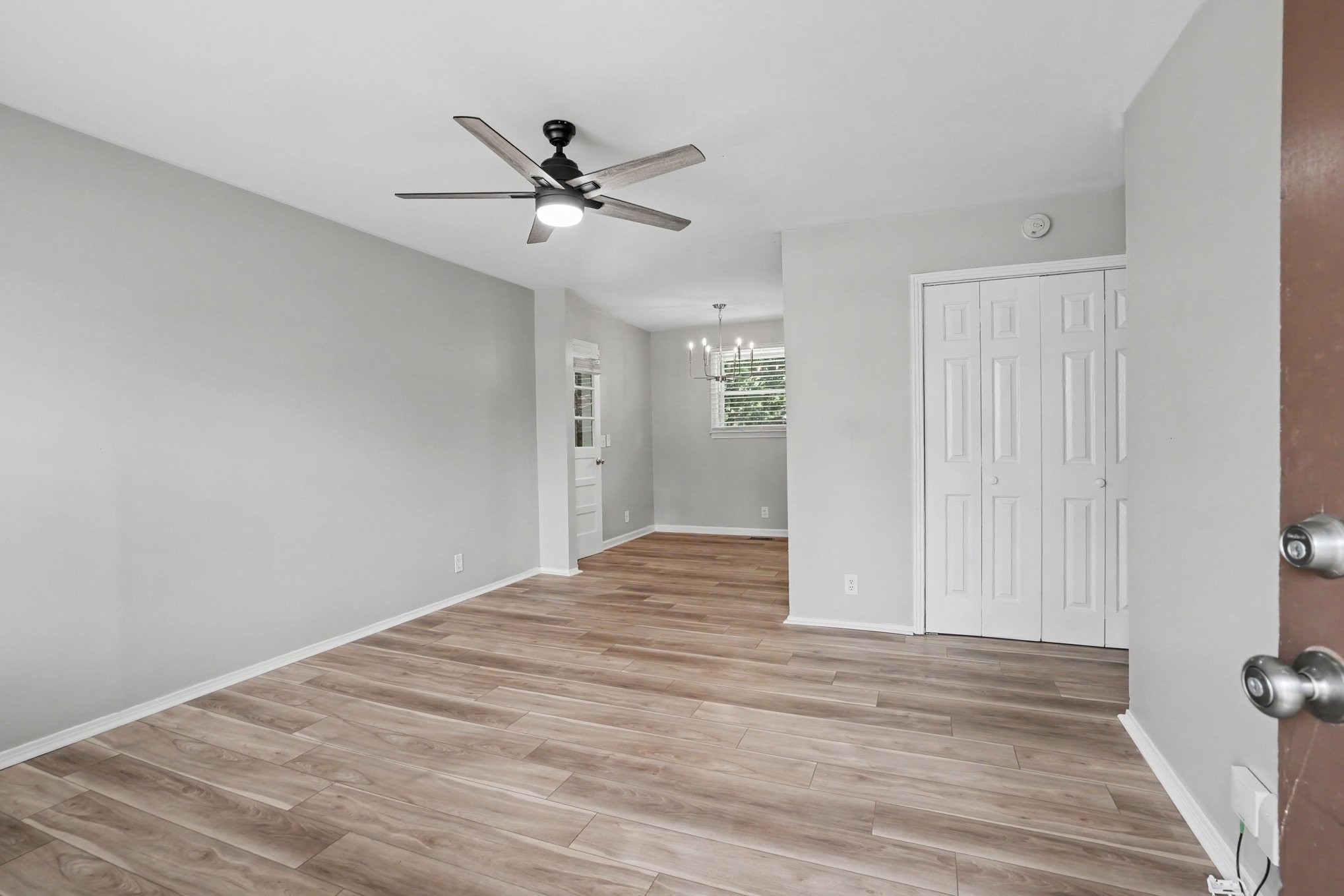 416 Lealand Ln