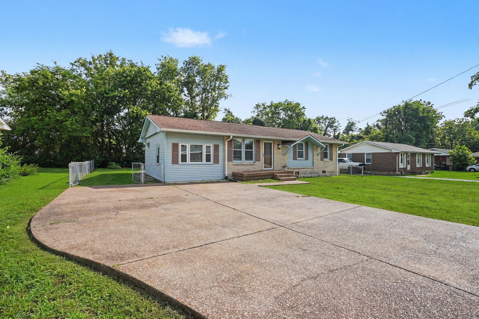416 Lealand Ln