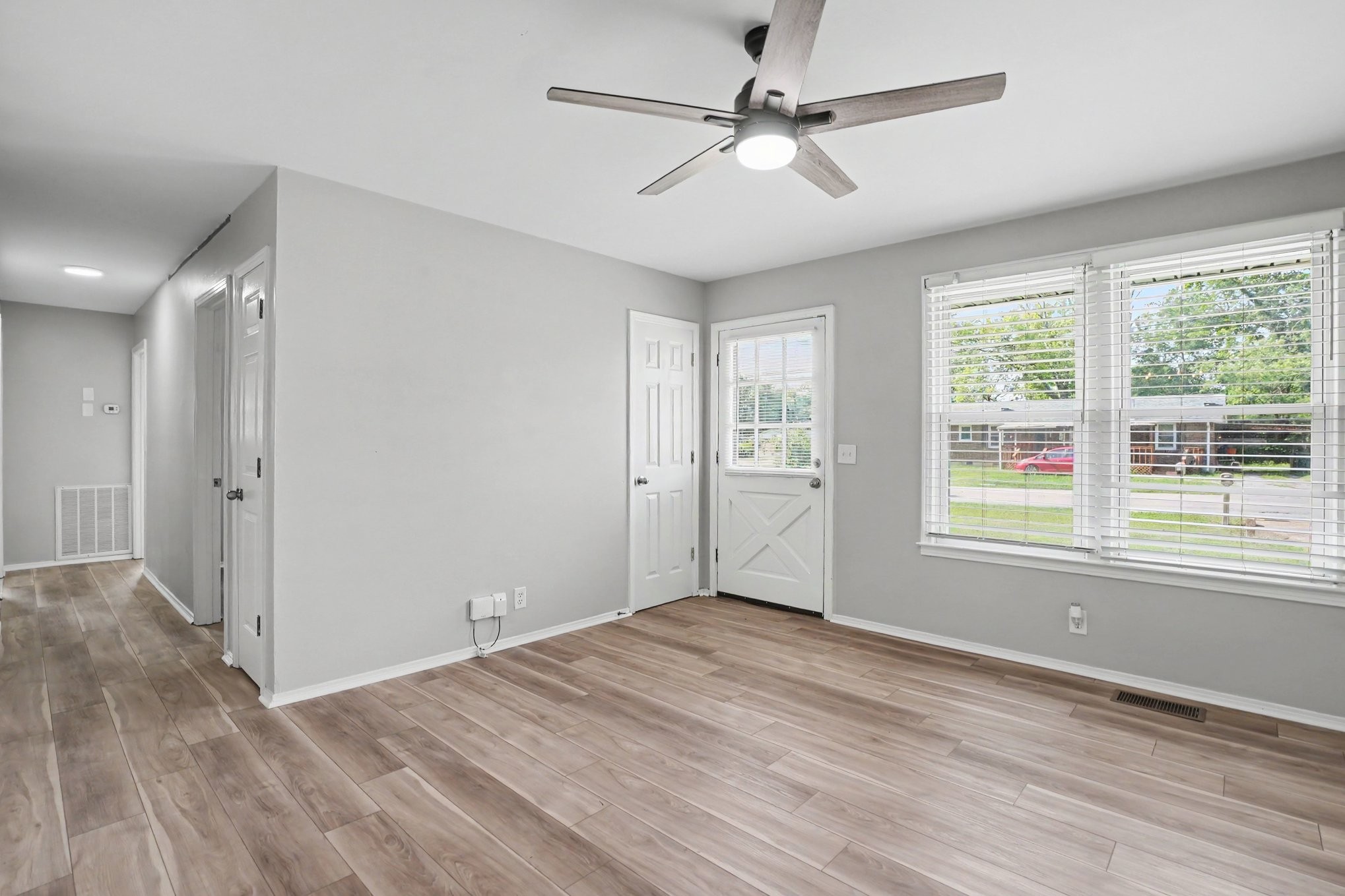 416 Lealand Ln