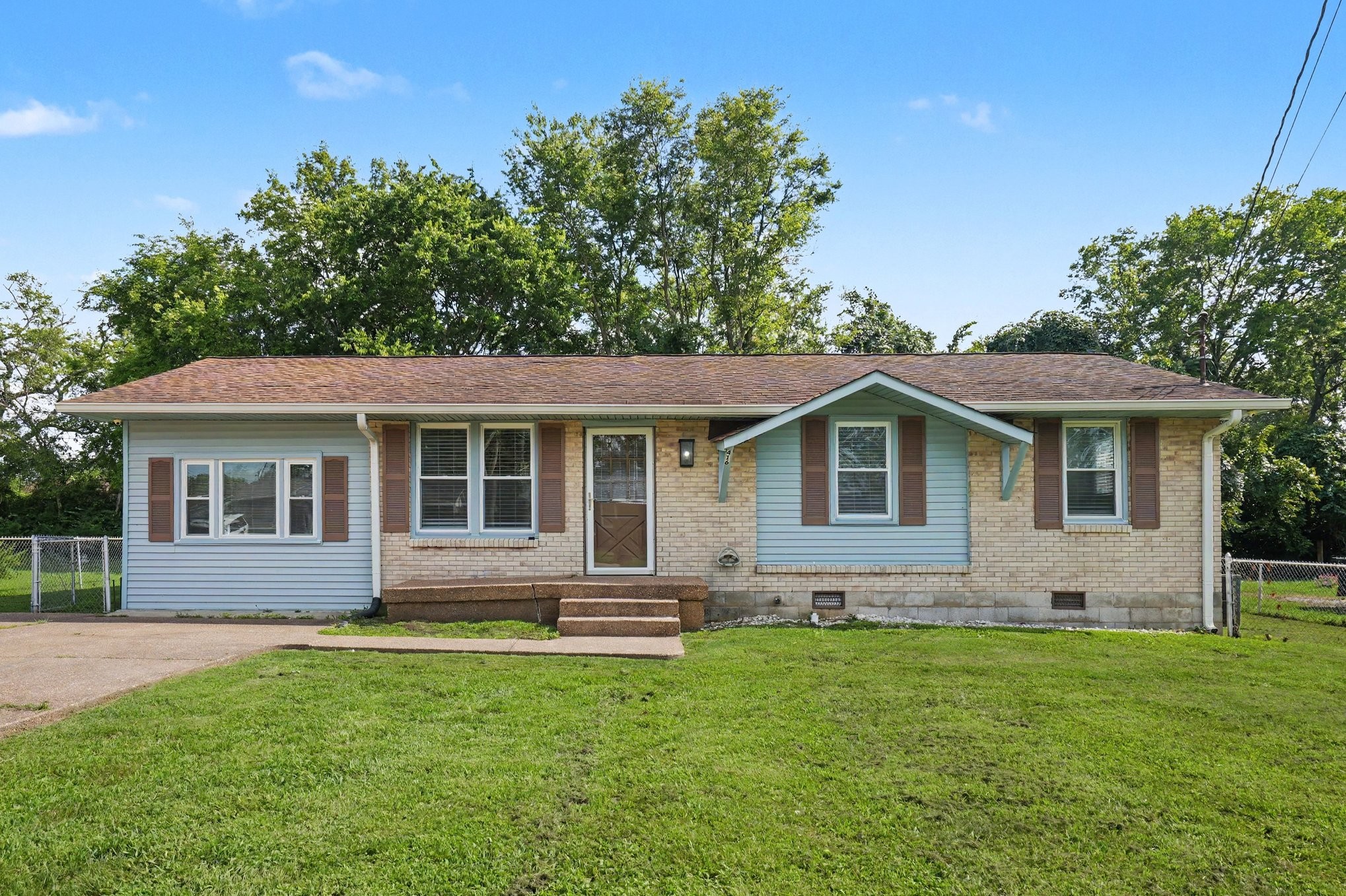 416 Lealand Ln