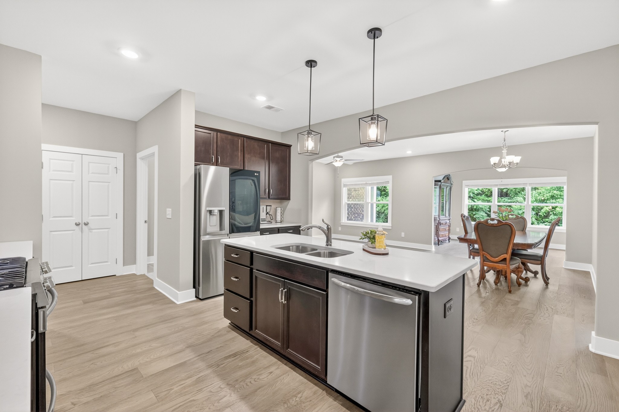 906 Meadowcrest Way