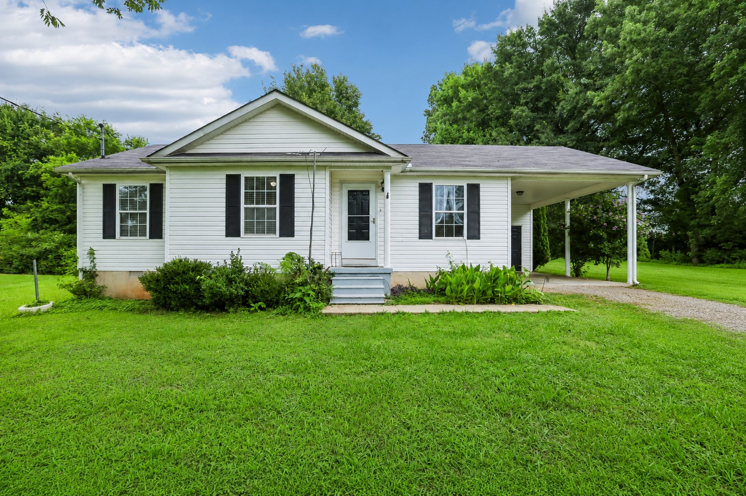 310 Redbud Ln
