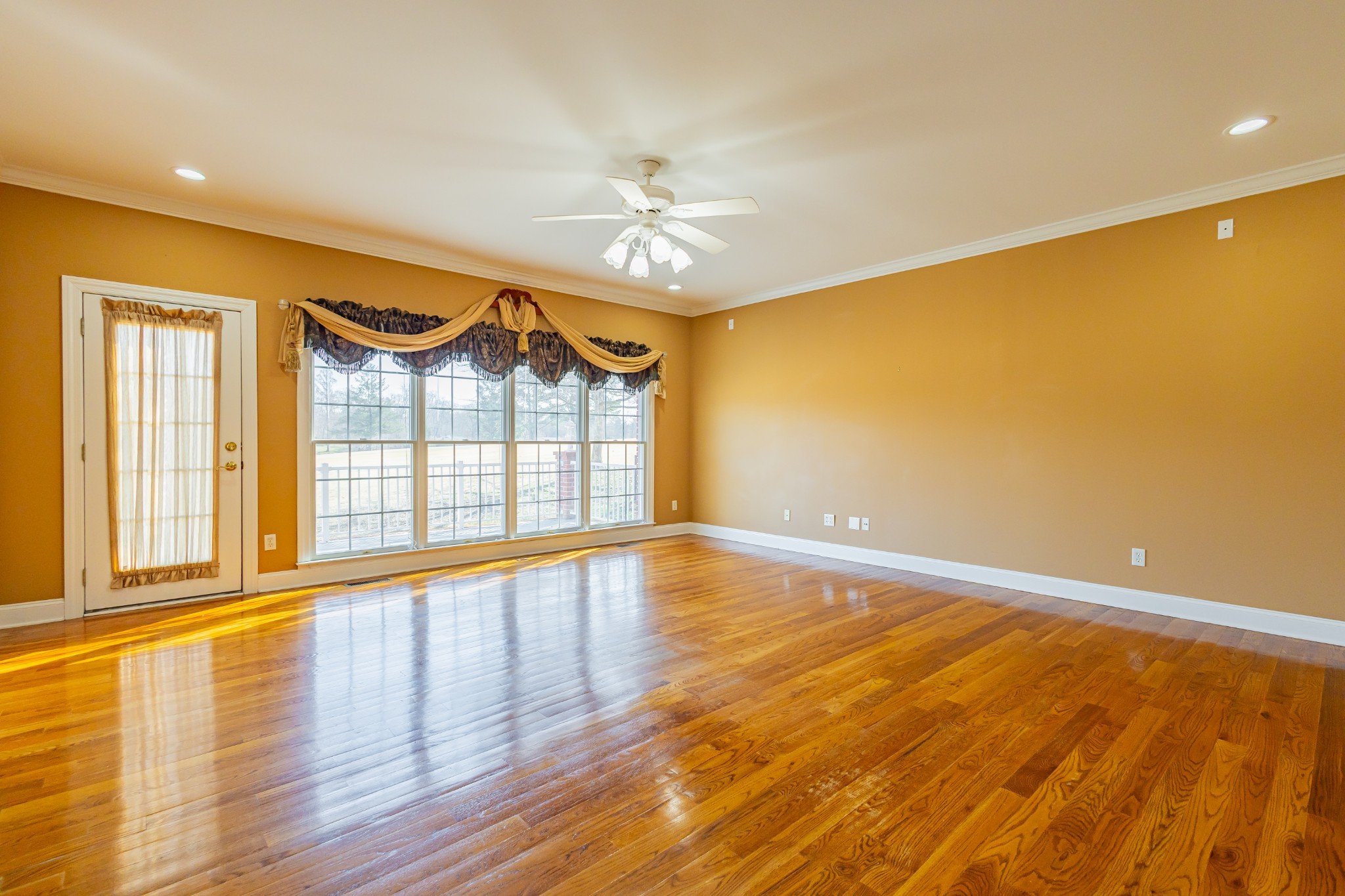 114 Courtside Ln