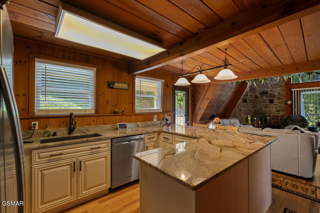 1105 Lower Alpine Way