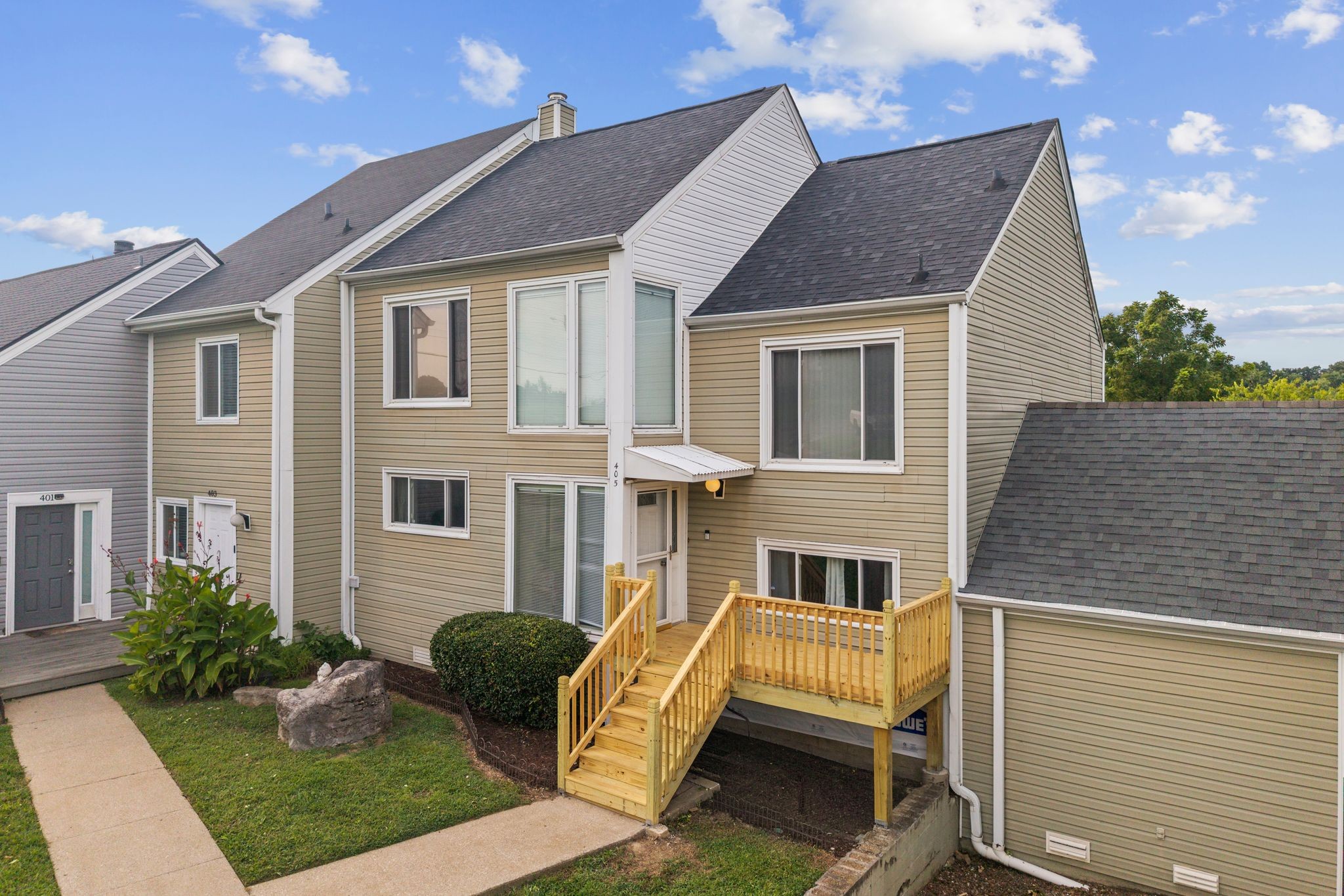 405 Raintree Pl