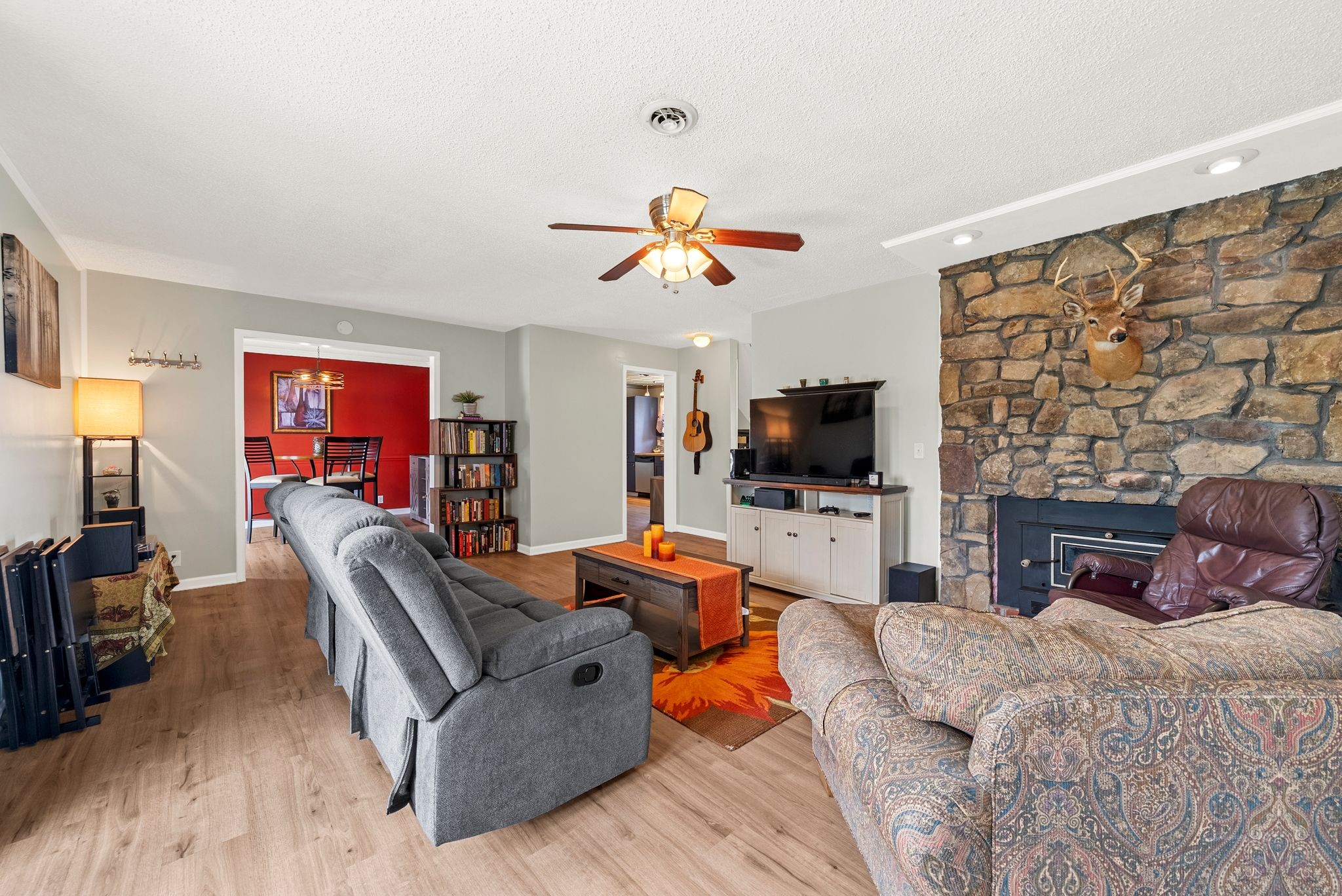 405 Raintree Pl