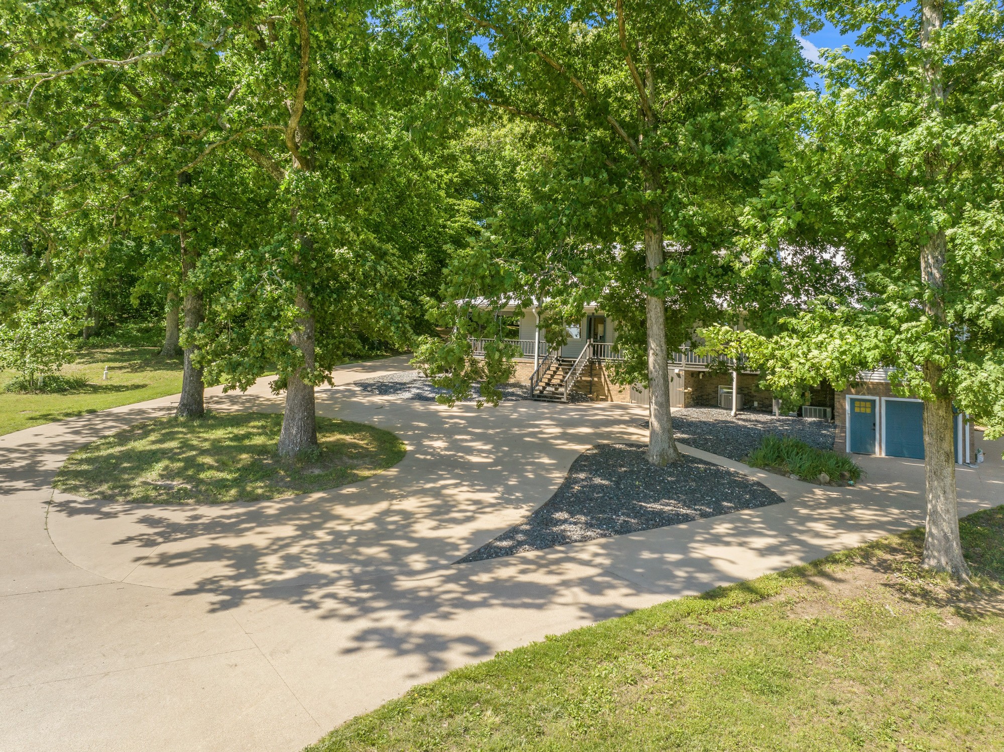 55 Bell Ln