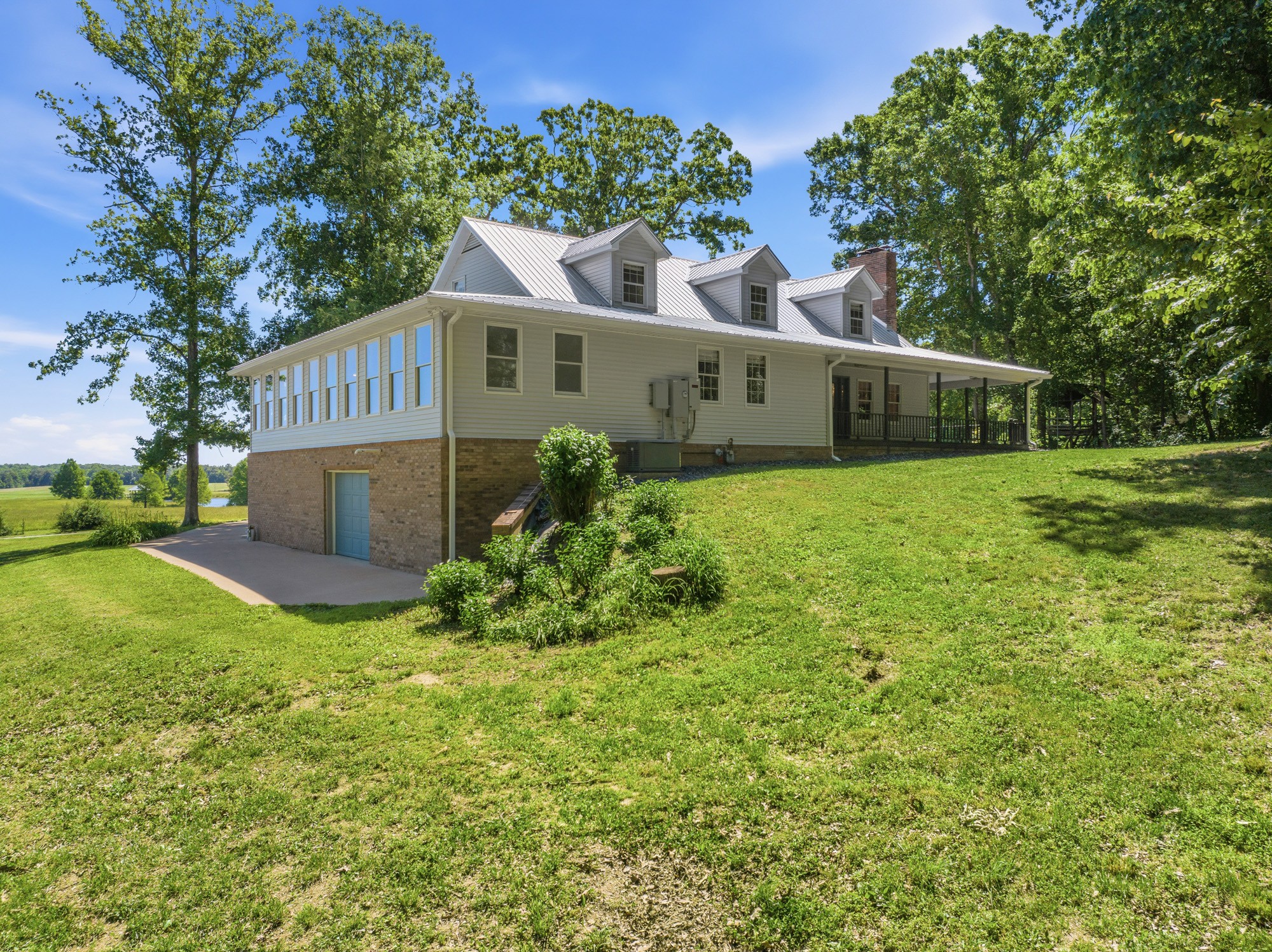 55 Bell Ln
