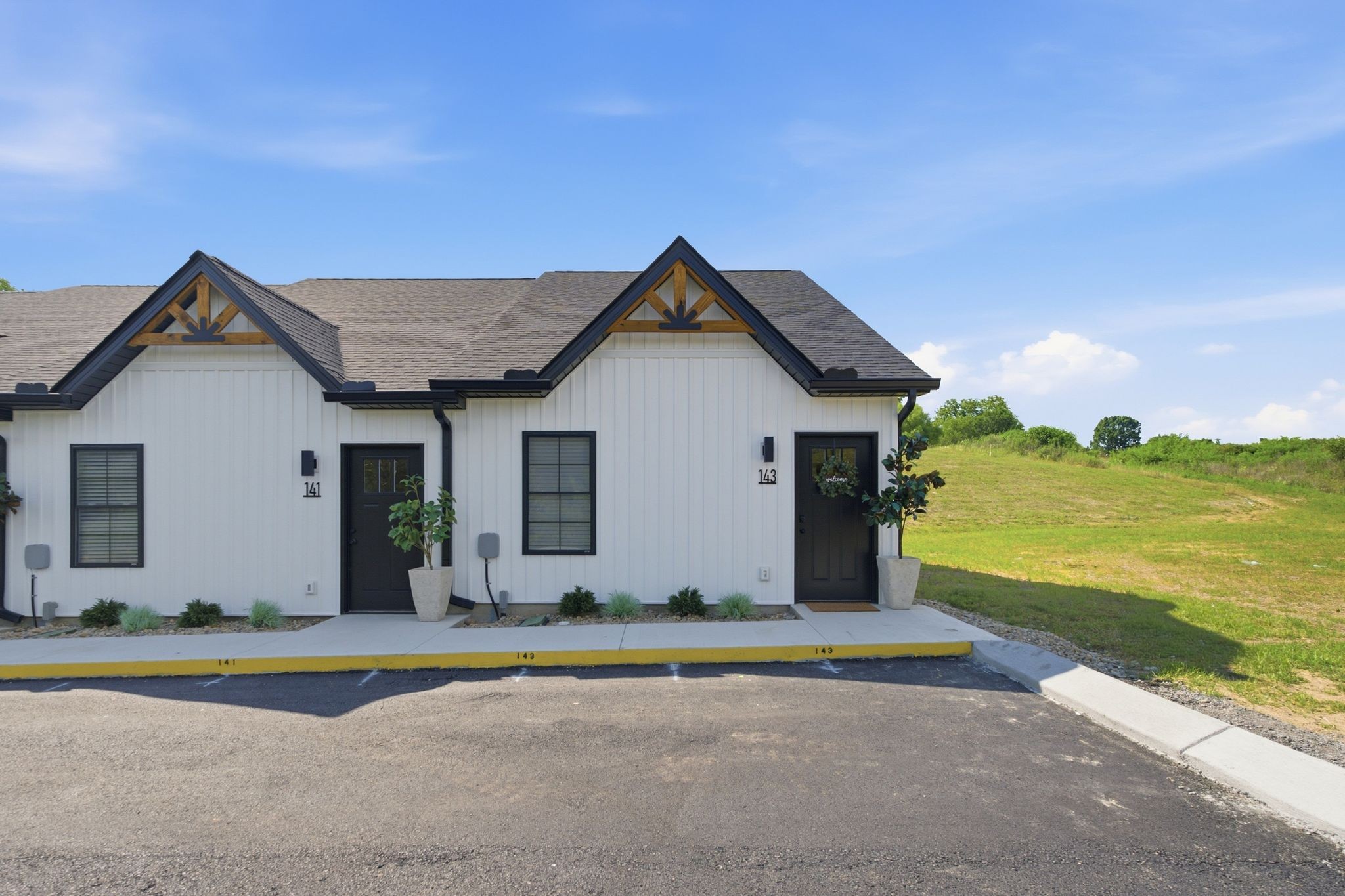 143 Deer Valley Drive E