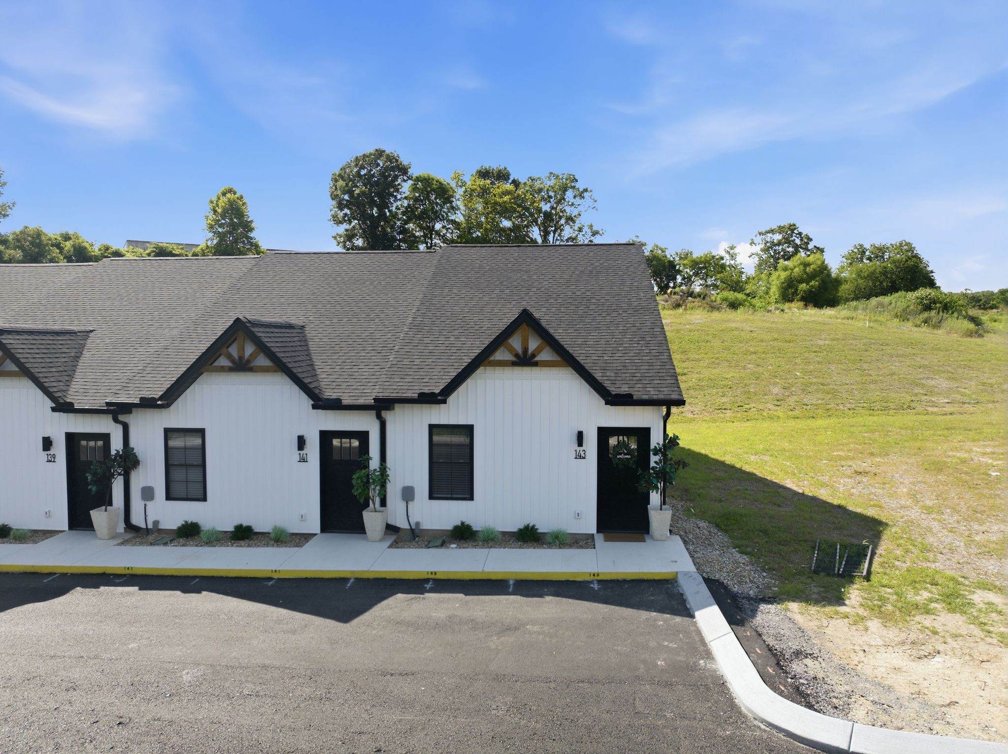 143 Deer Valley Drive E