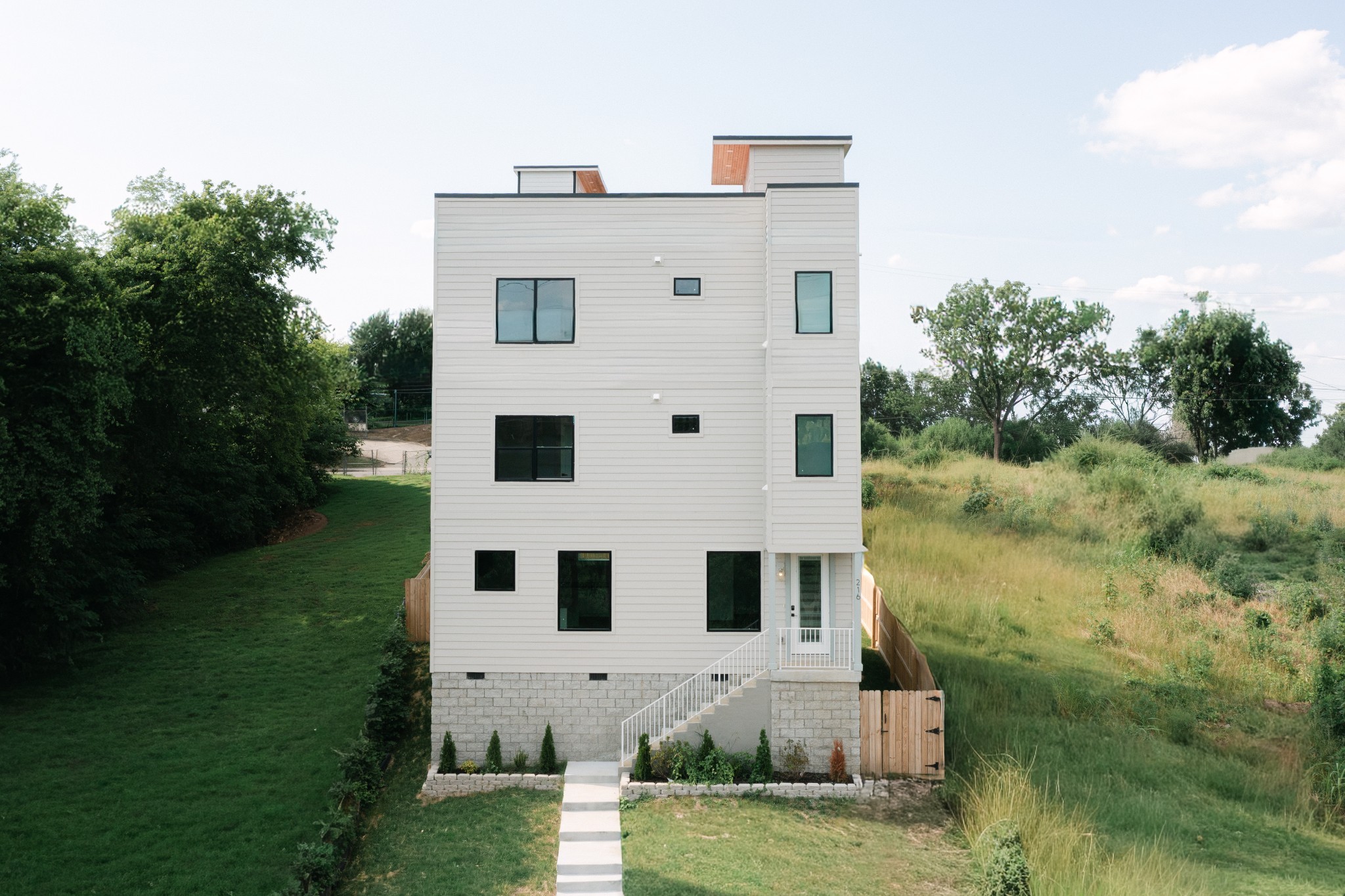 216 Meredith Ave