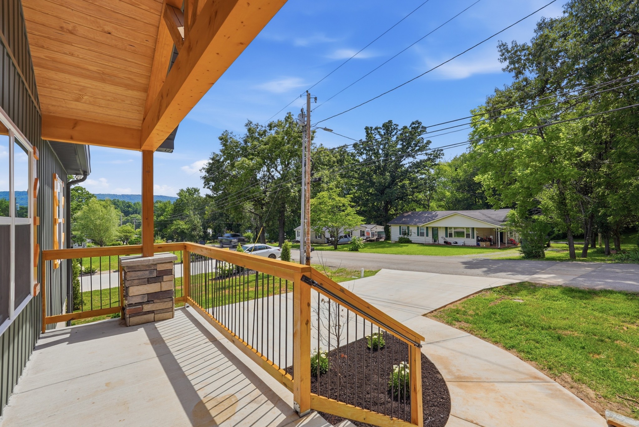 214 Twin Oaks Rd