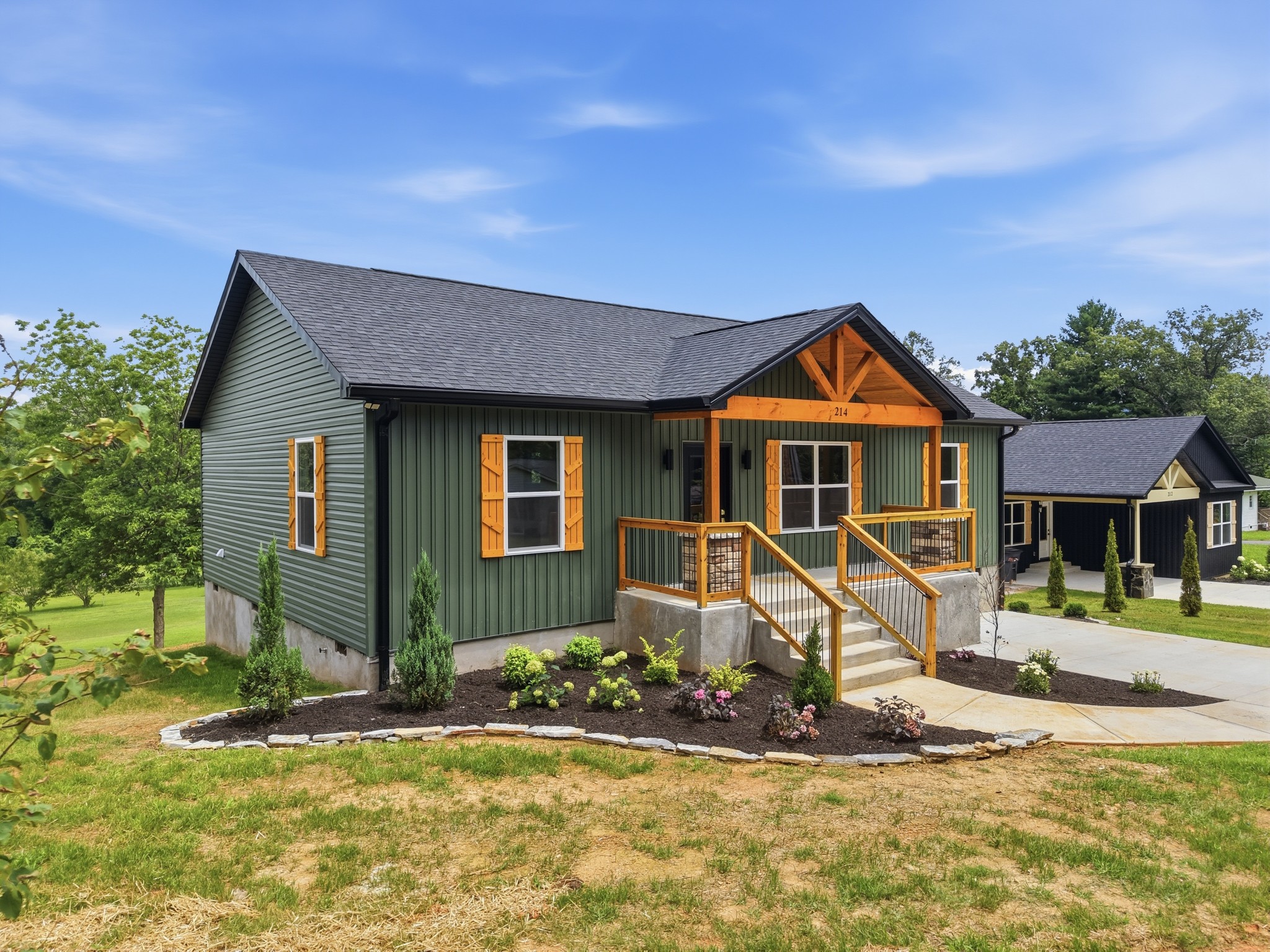 214 Twin Oaks Rd