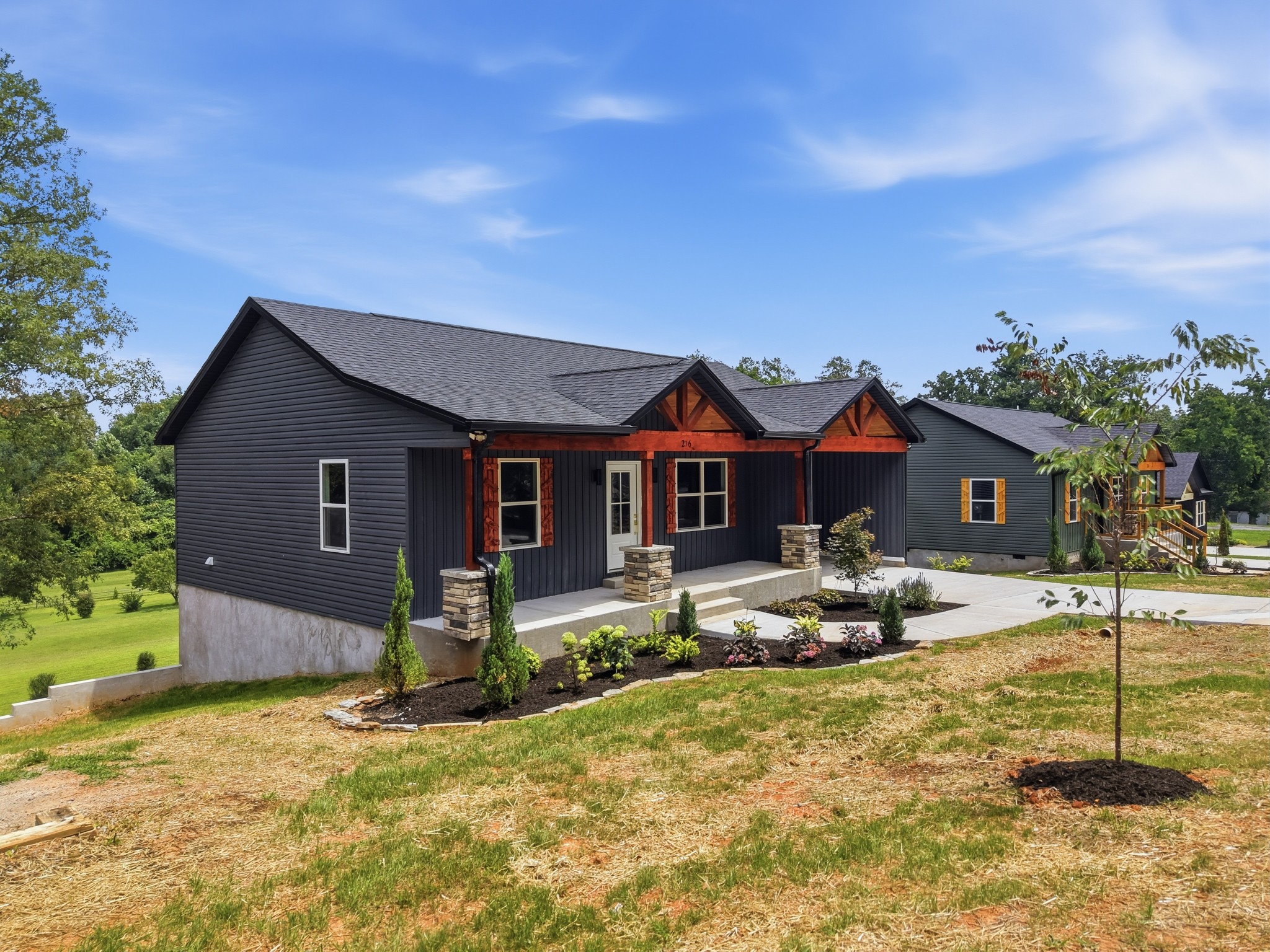 216 Twin Oaks Rd