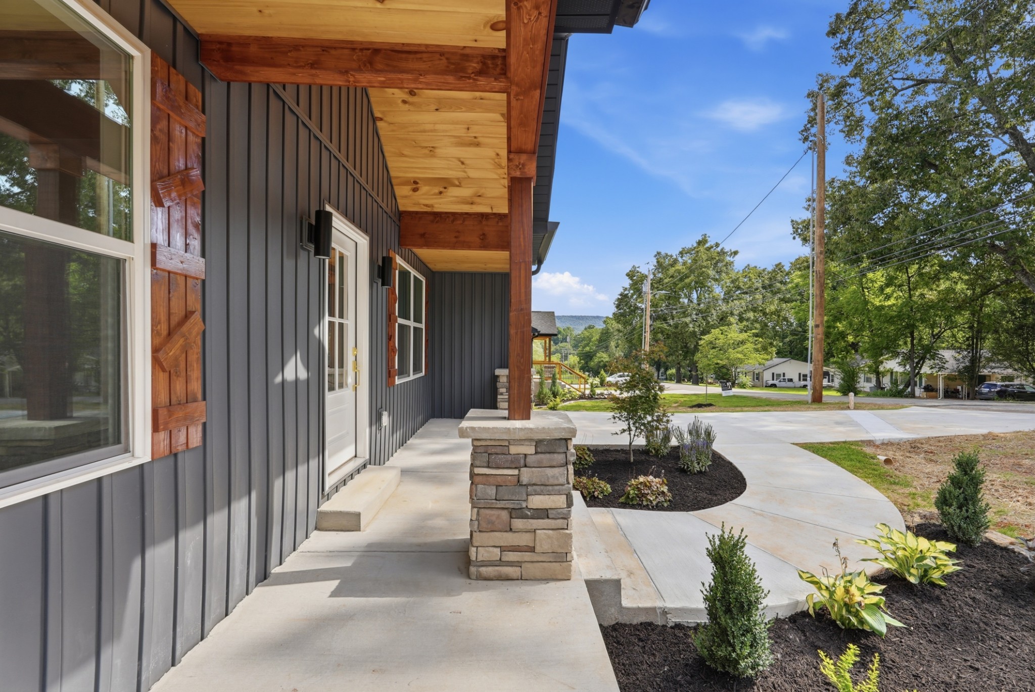 216 Twin Oaks Rd