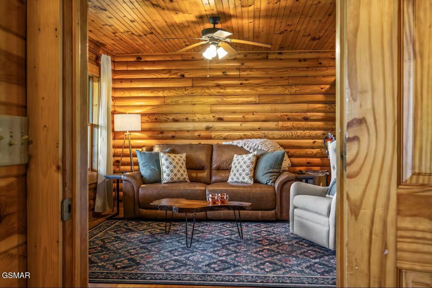 808 Peak Loop Way
