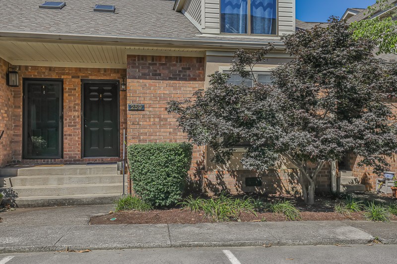 259 Glenstone Cir