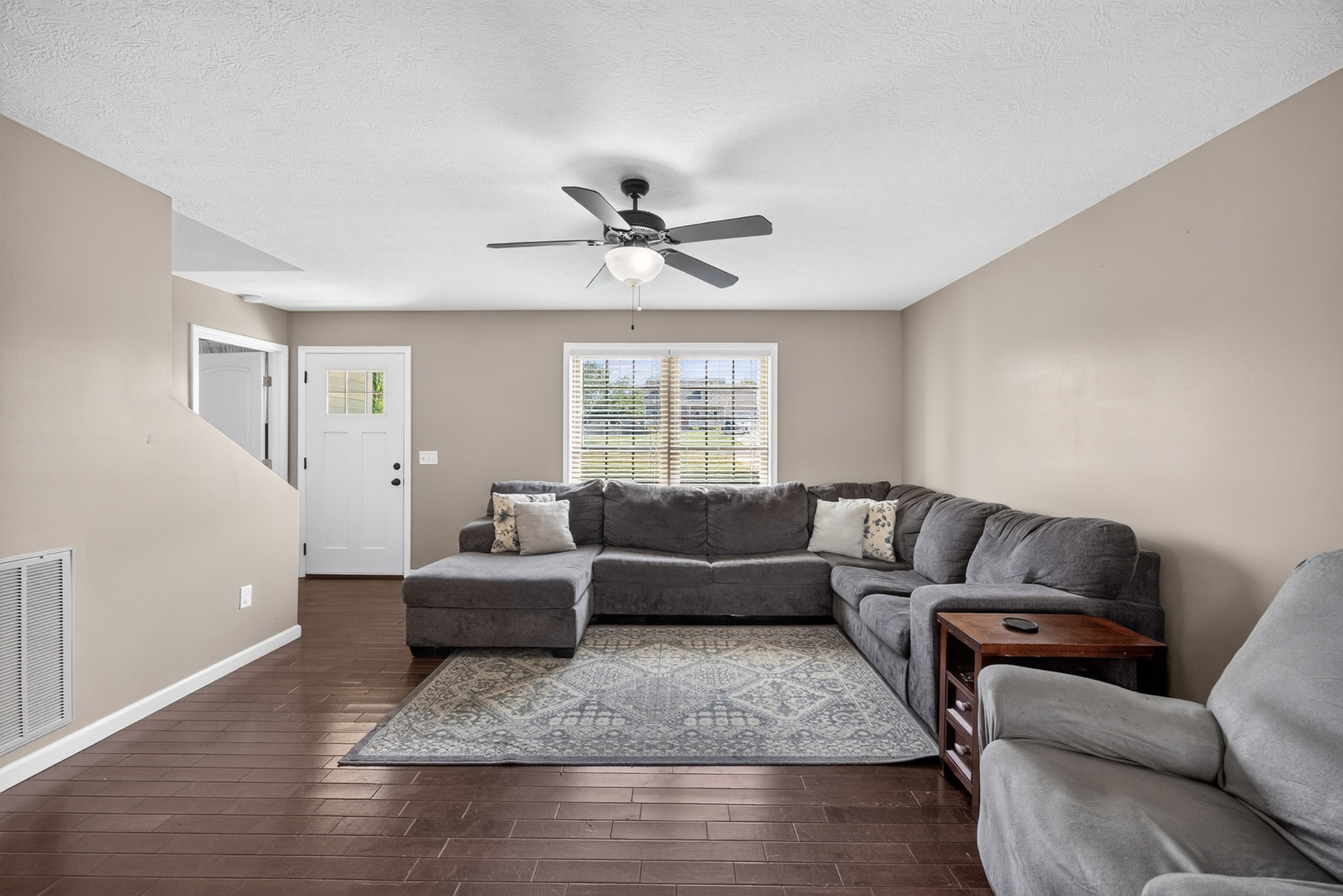 4704 Ellen Cir