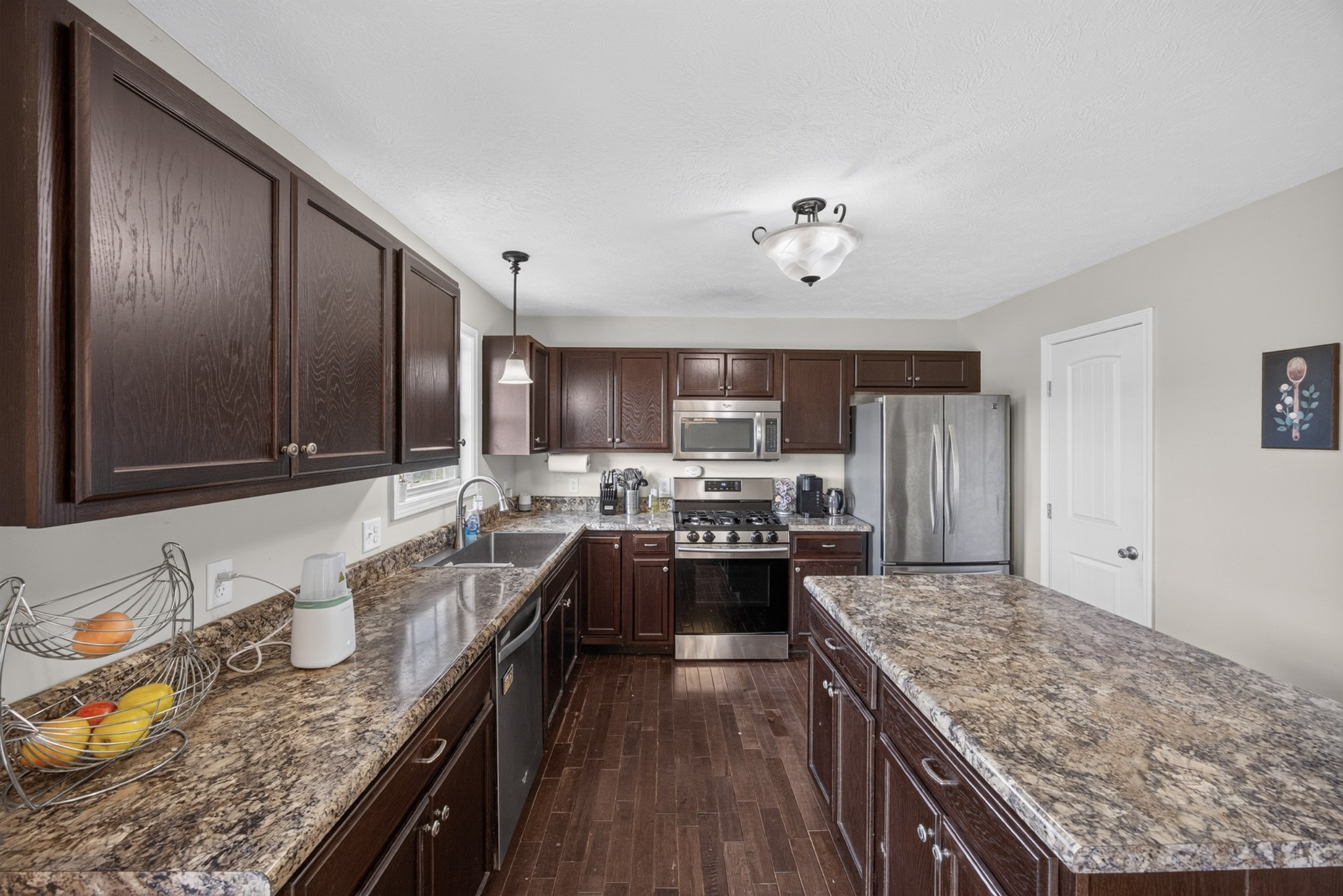 4704 Ellen Cir