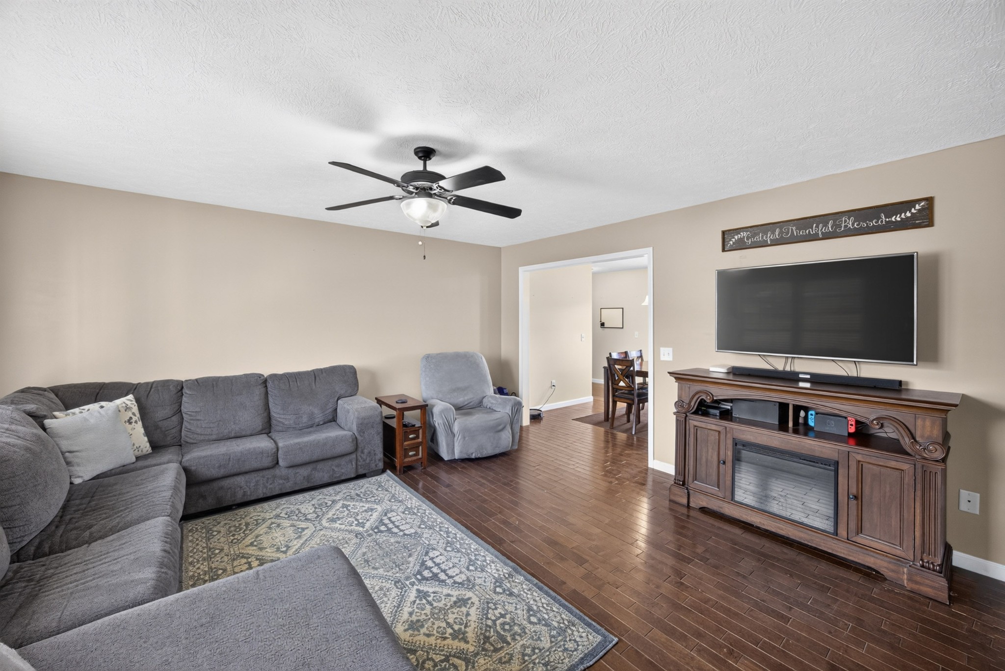 4704 Ellen Cir