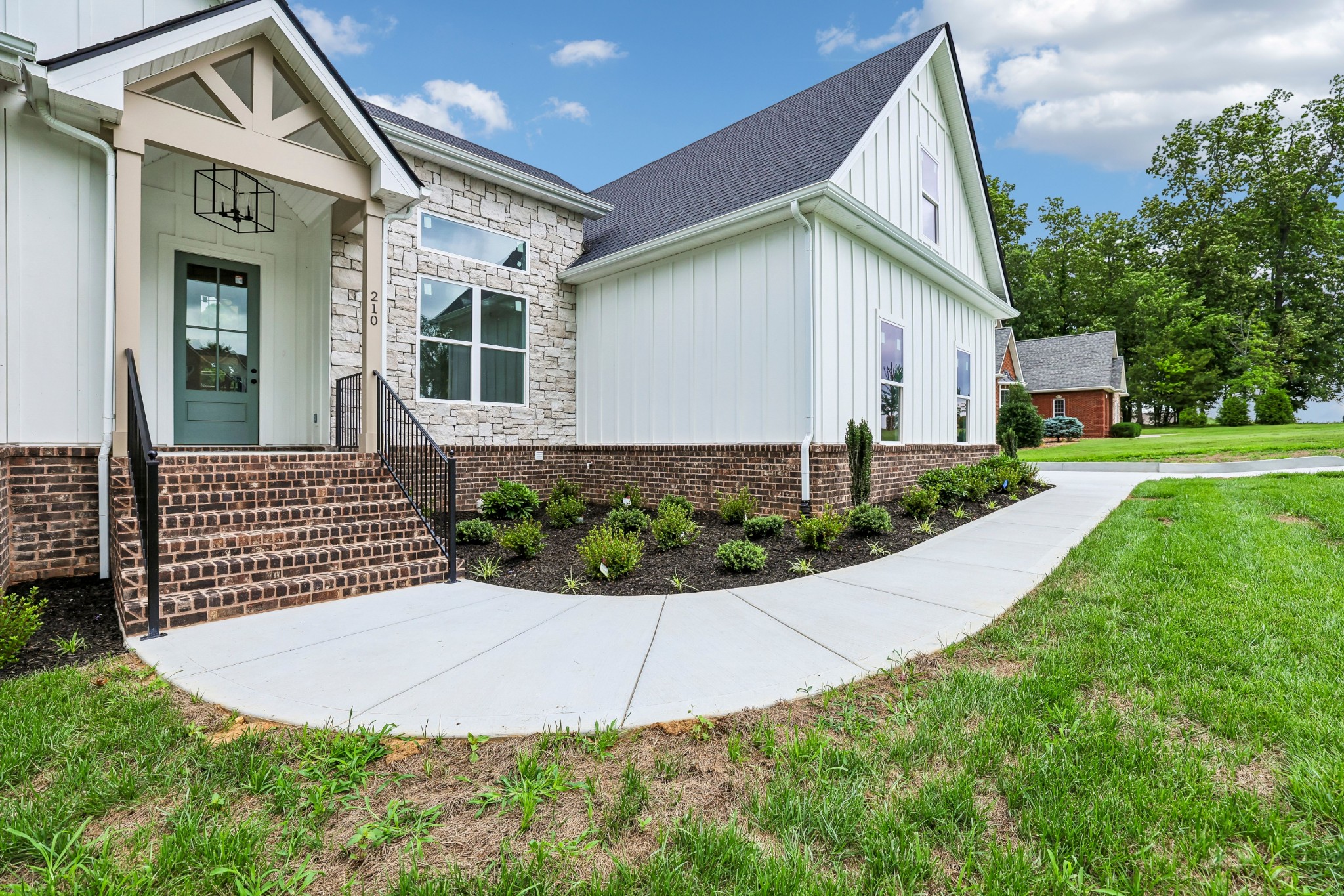 210 Cascade Dr