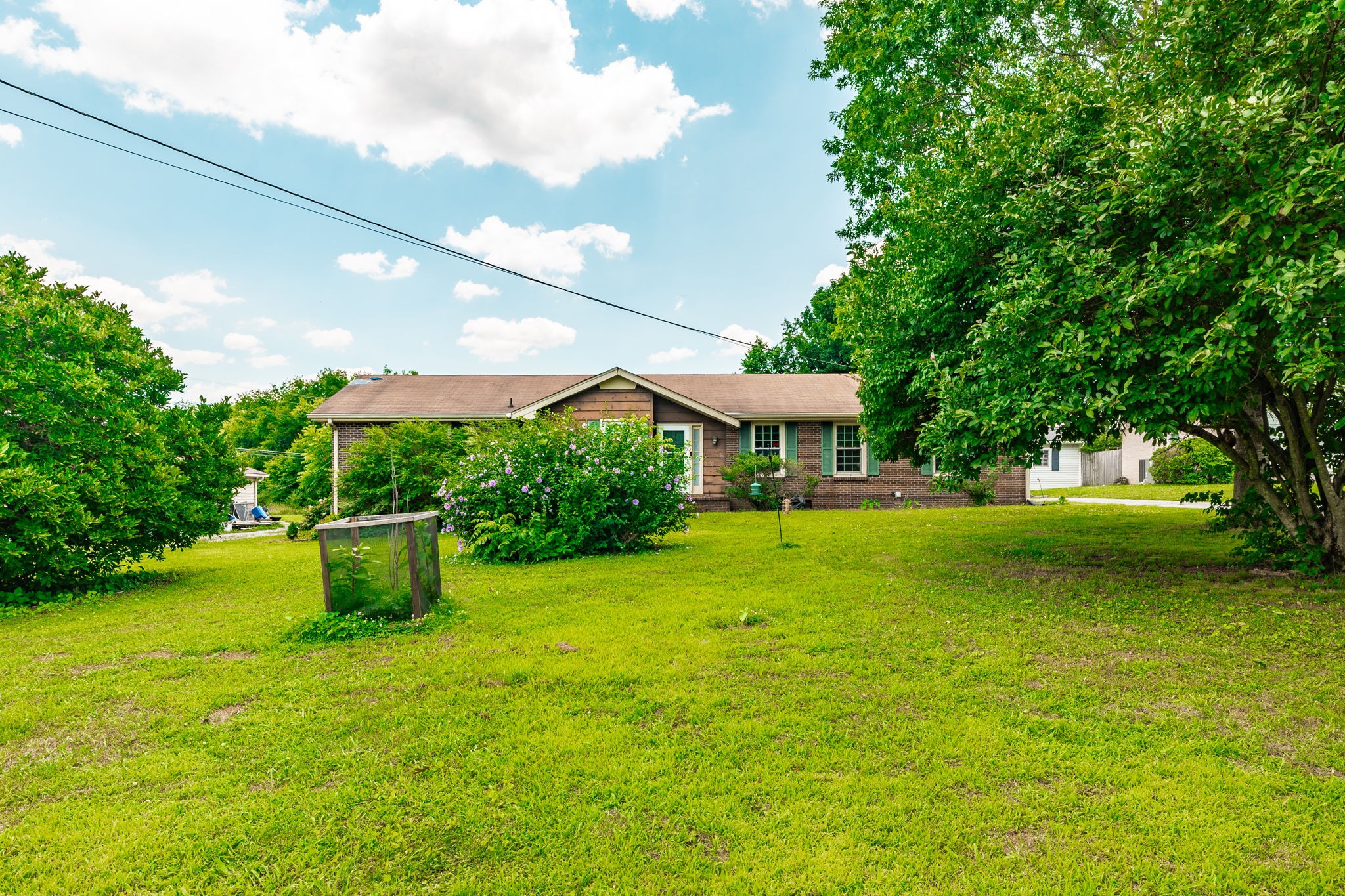 102 Lake Point Dr