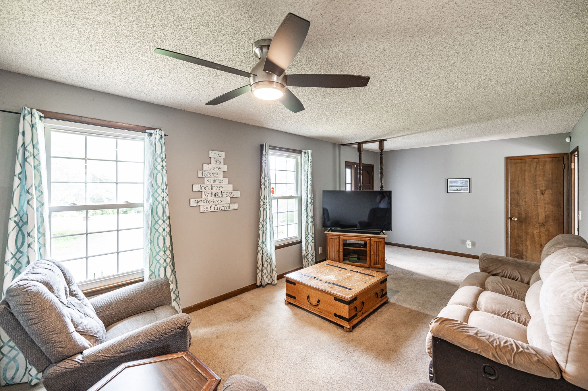 102 Lake Point Dr
