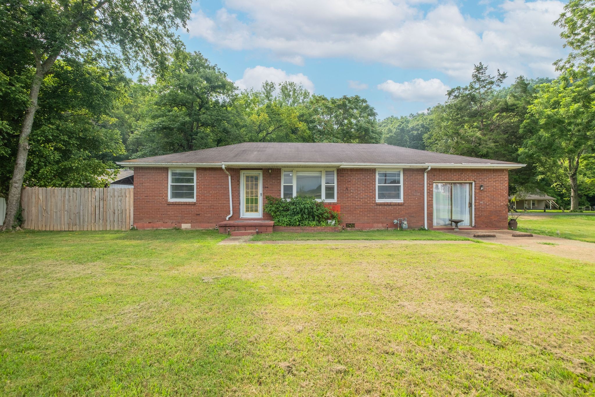 1329 Louisville Hwy