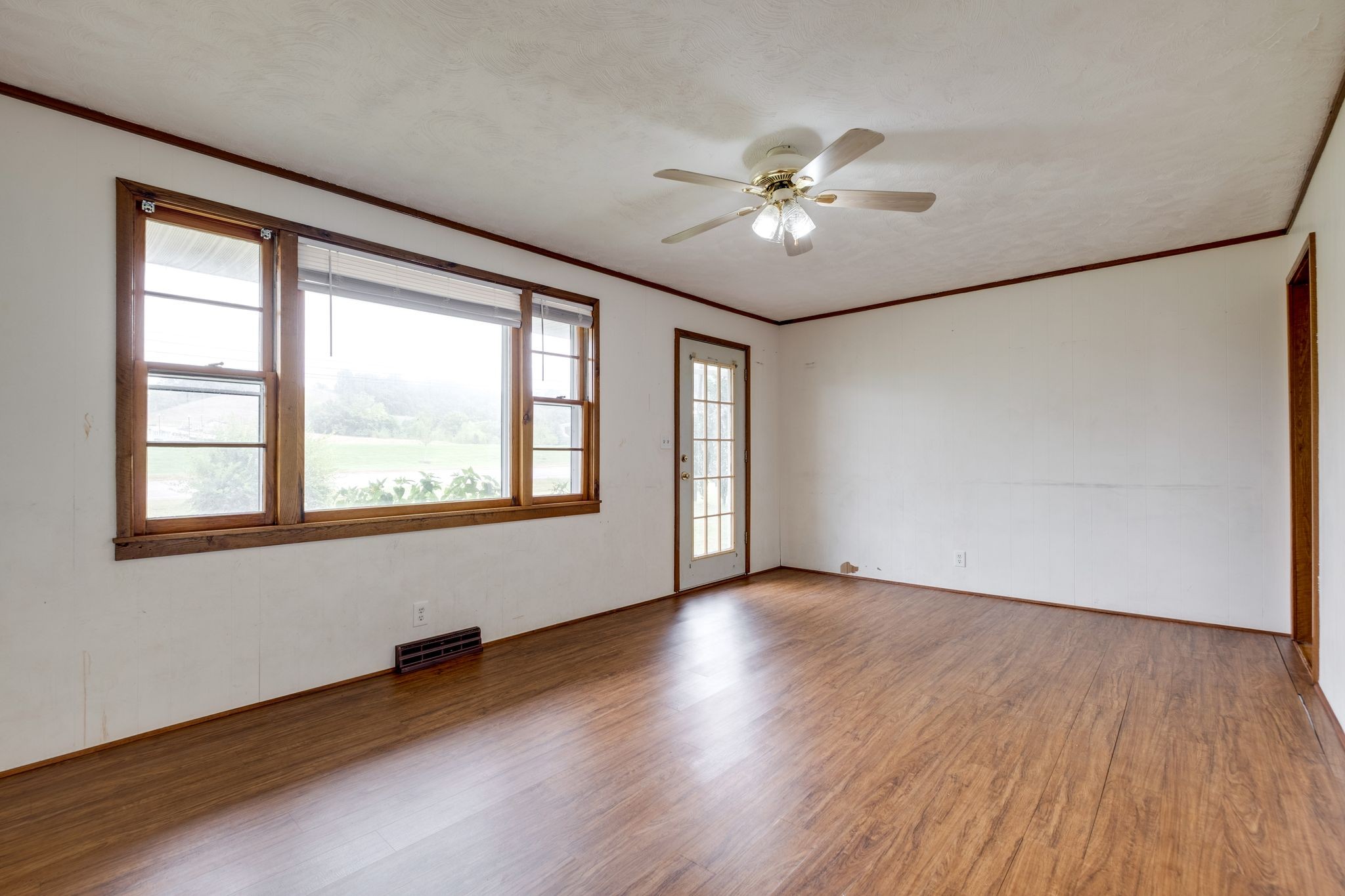 1329 Louisville Hwy