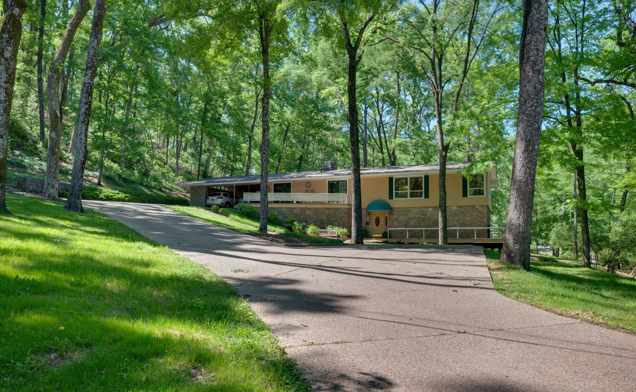 945 Forest Acres Ct